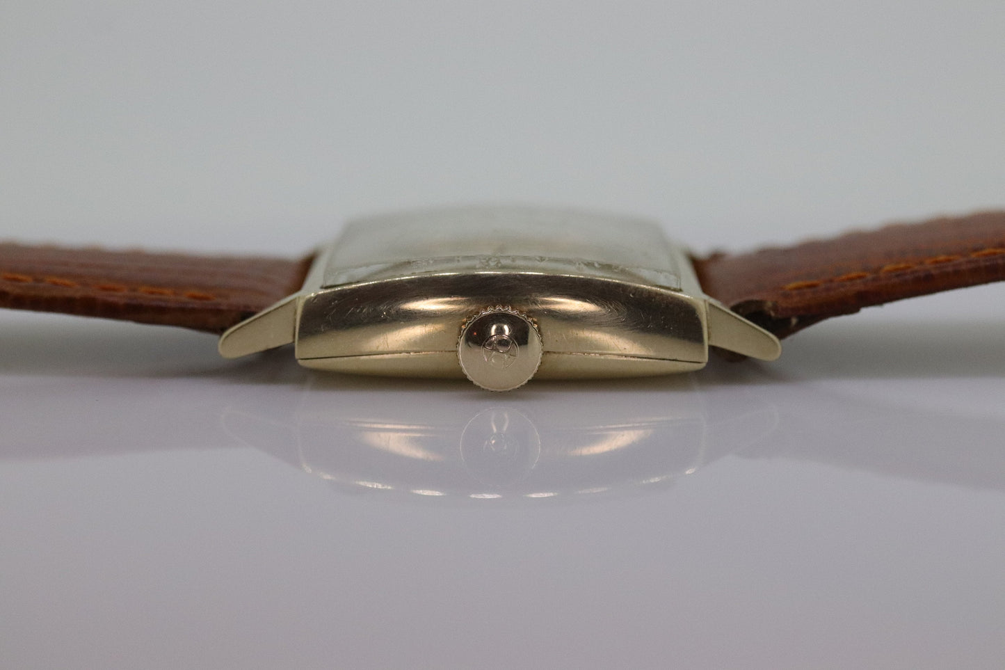 HAMILTON Watch. 14k Yellow Gold Rectangle Hamilton wristwatch