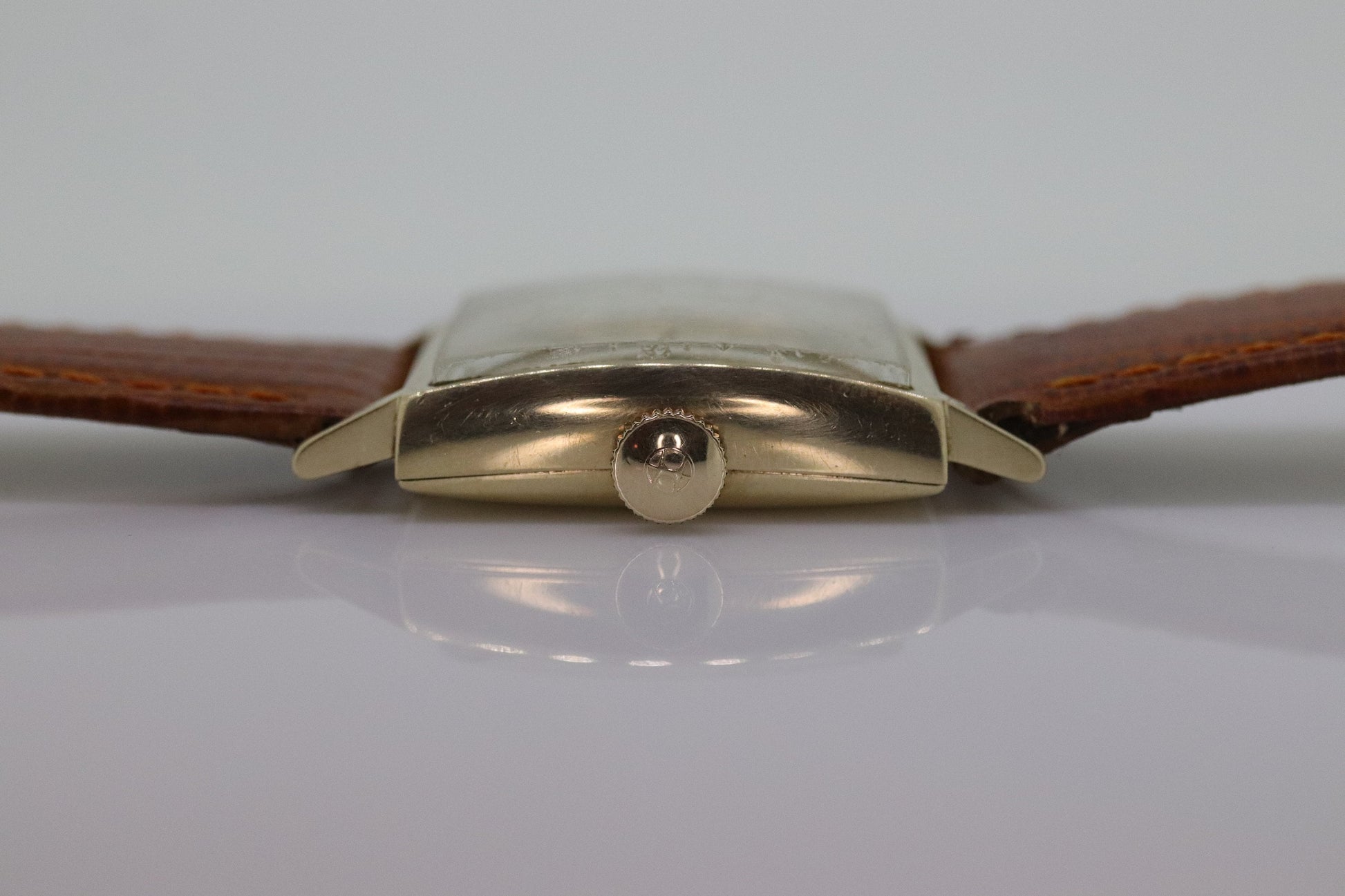 HAMILTON Watch. 14k Yellow Gold Rectangle Hamilton wristwatch