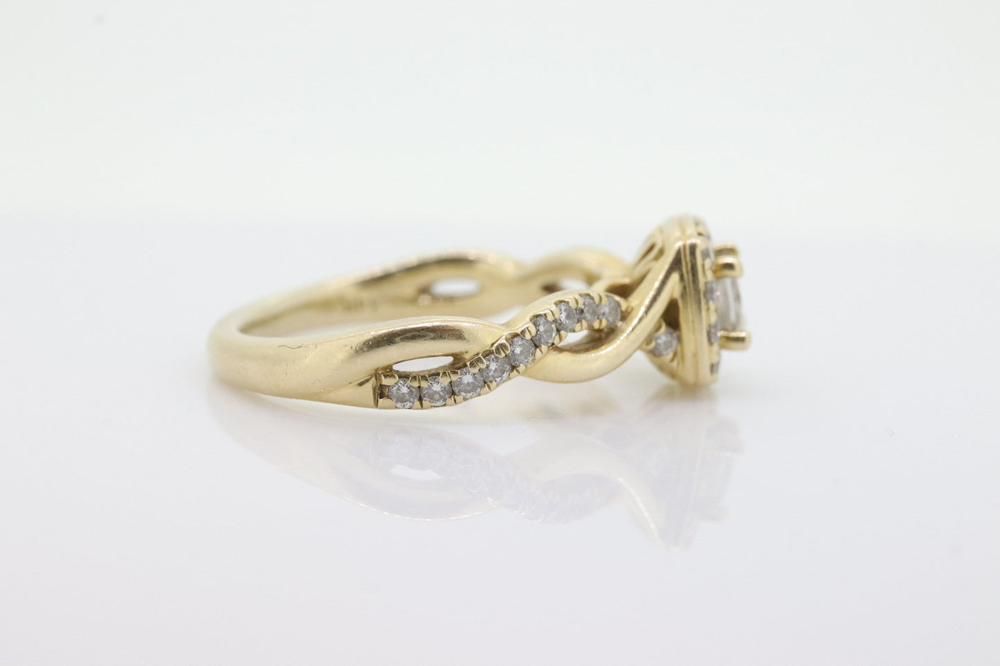 14k LEO Diamond Ring. Princess cut Diamond Halo Infinity shank solitaire engagement ring. LEO diamond. st(288)