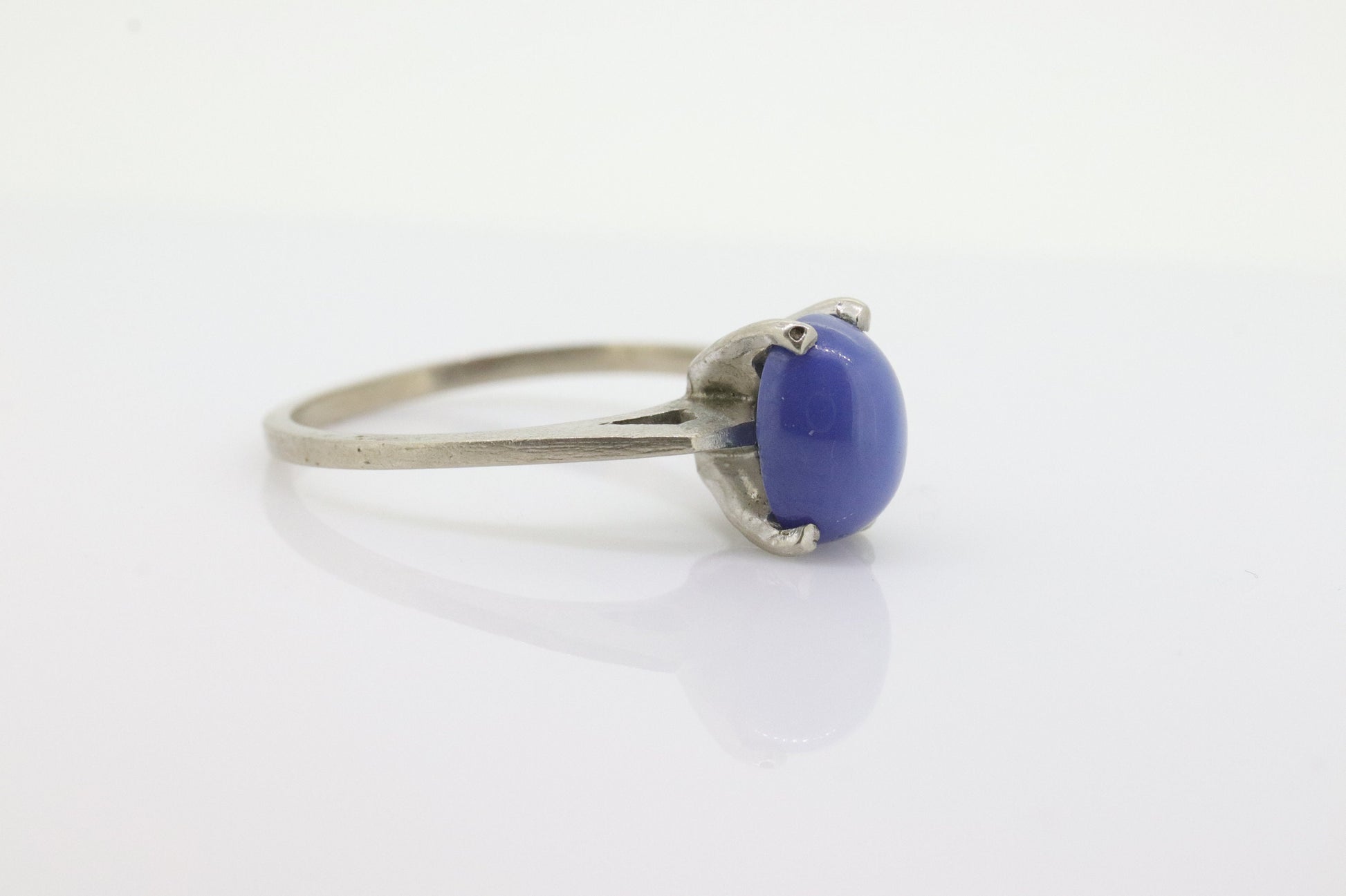 Linde Blue STAR Sapphire Solitaire ring. 10k White gold sapphire solitaire. Dainty Blue Star Sapphire Claw ring. st(72)