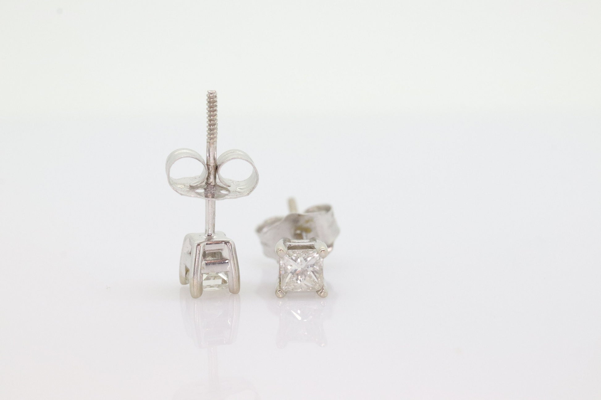 14k Diamond studs 14k gold earrings. 14k Princess Square Diamond Solitaire earrings. CERTIFIED st(138)