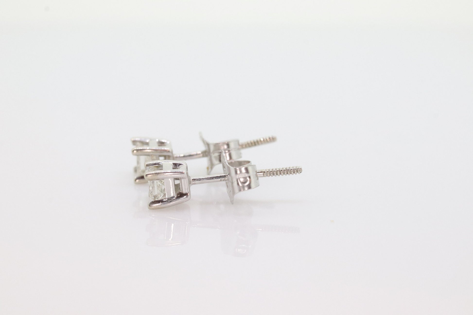 14k Diamond studs 14k gold earrings. 14k Princess Square Diamond Solitaire earrings. CERTIFIED st(138)