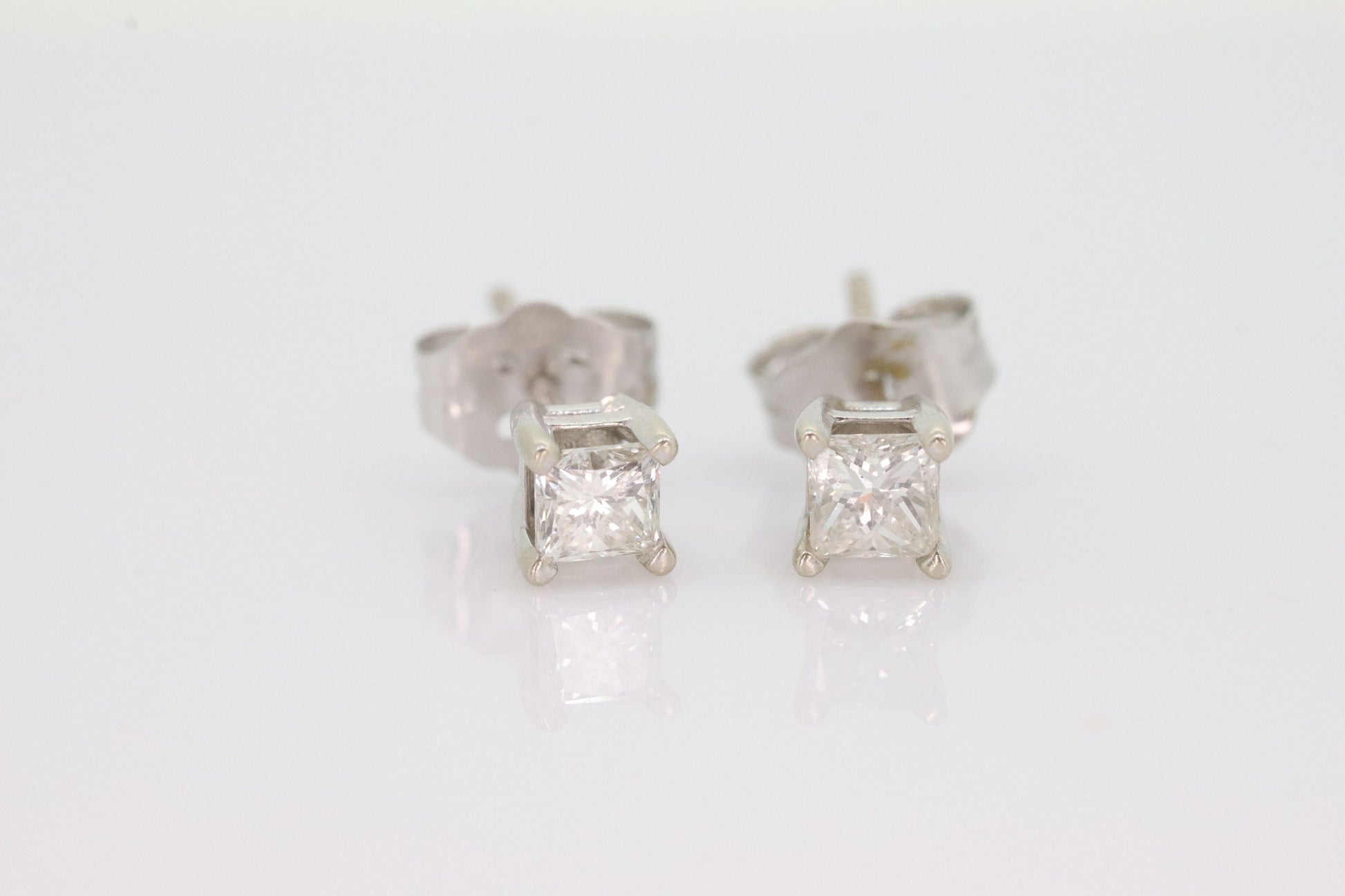 14k Diamond studs 14k gold earrings. 14k Princess Square Diamond Solitaire earrings. CERTIFIED st(138)