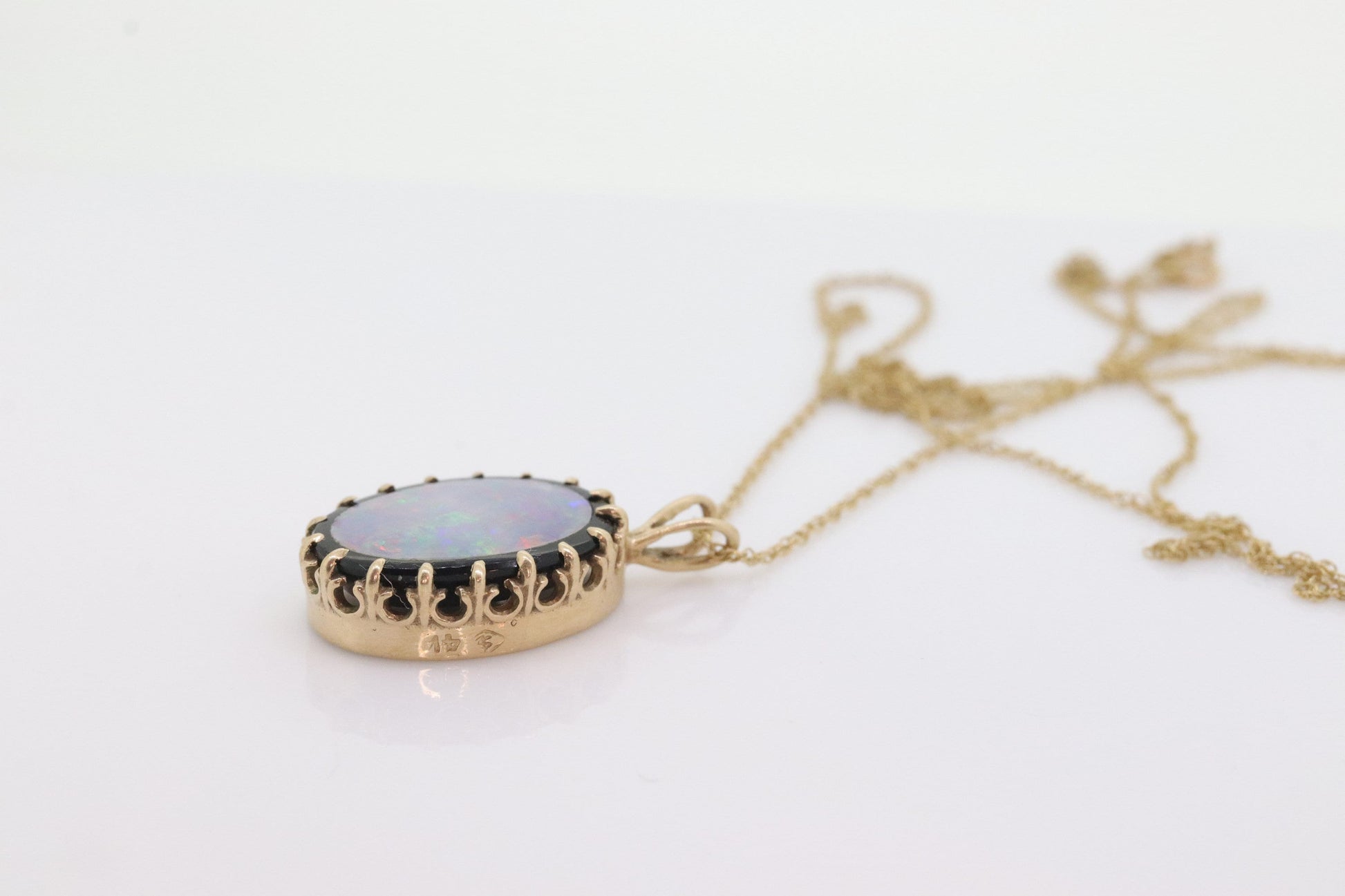 Opal Onyx Pendant. 14k Yellow Gold Medallion. Wonderful Opal Crown set. Opal and Onyx Doublet Pendant. (st198)