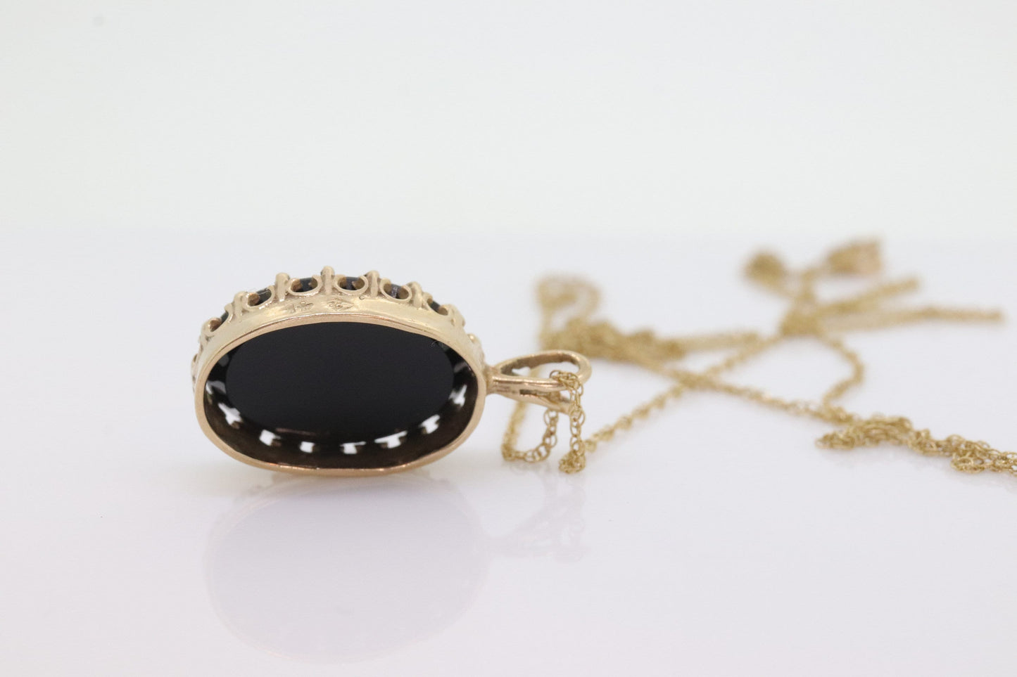 Opal Onyx Pendant. 14k Yellow Gold Medallion. Wonderful Opal Crown set. Opal and Onyx Doublet Pendant. (st198)