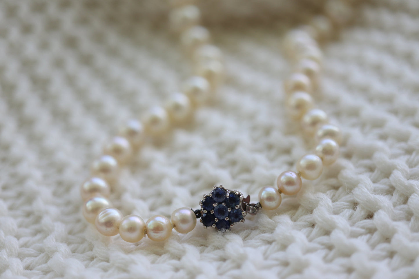 14k Sapphire Graduated Saltwater Pearl Choker one thread necklace. Large Pearl Necklace. st(142)