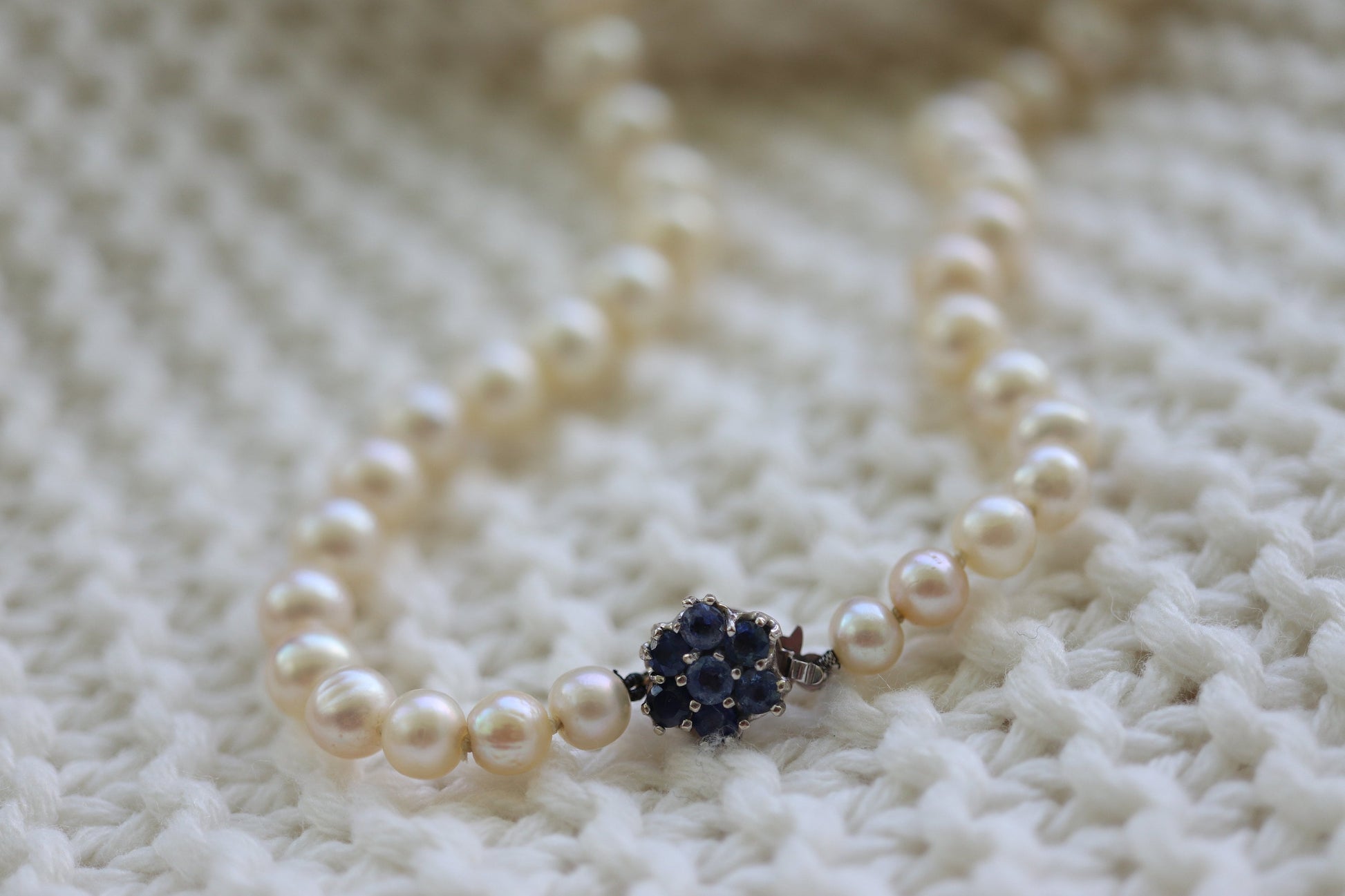 14k Sapphire Graduated Saltwater Pearl Choker one thread necklace. Large Pearl Necklace. st(142)