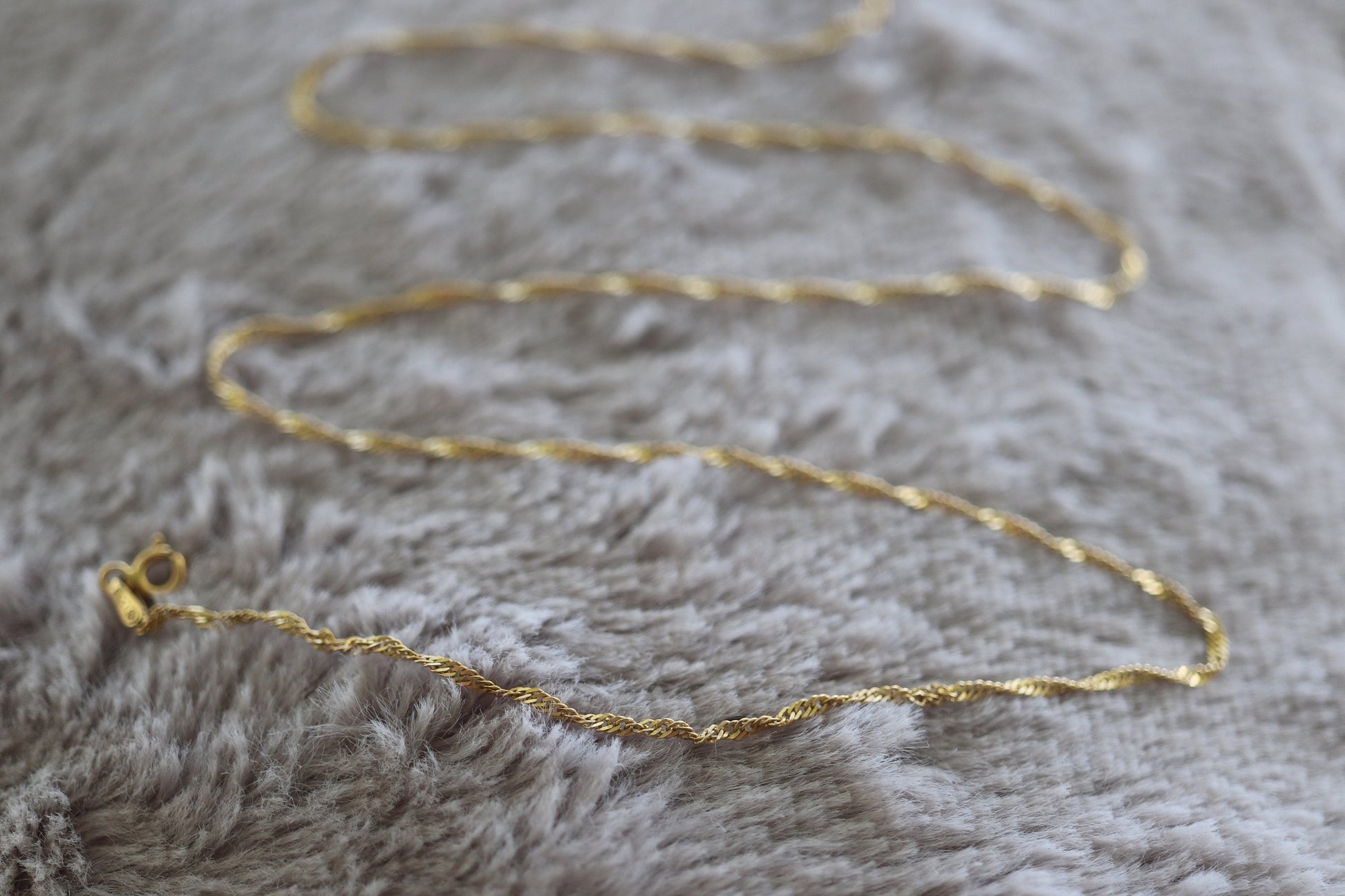 14k Singapore chain link Necklace. 14k Yellow Gold Singapore Twisted Curb Chain. 2mm 24inch 3.2grams st(42)
