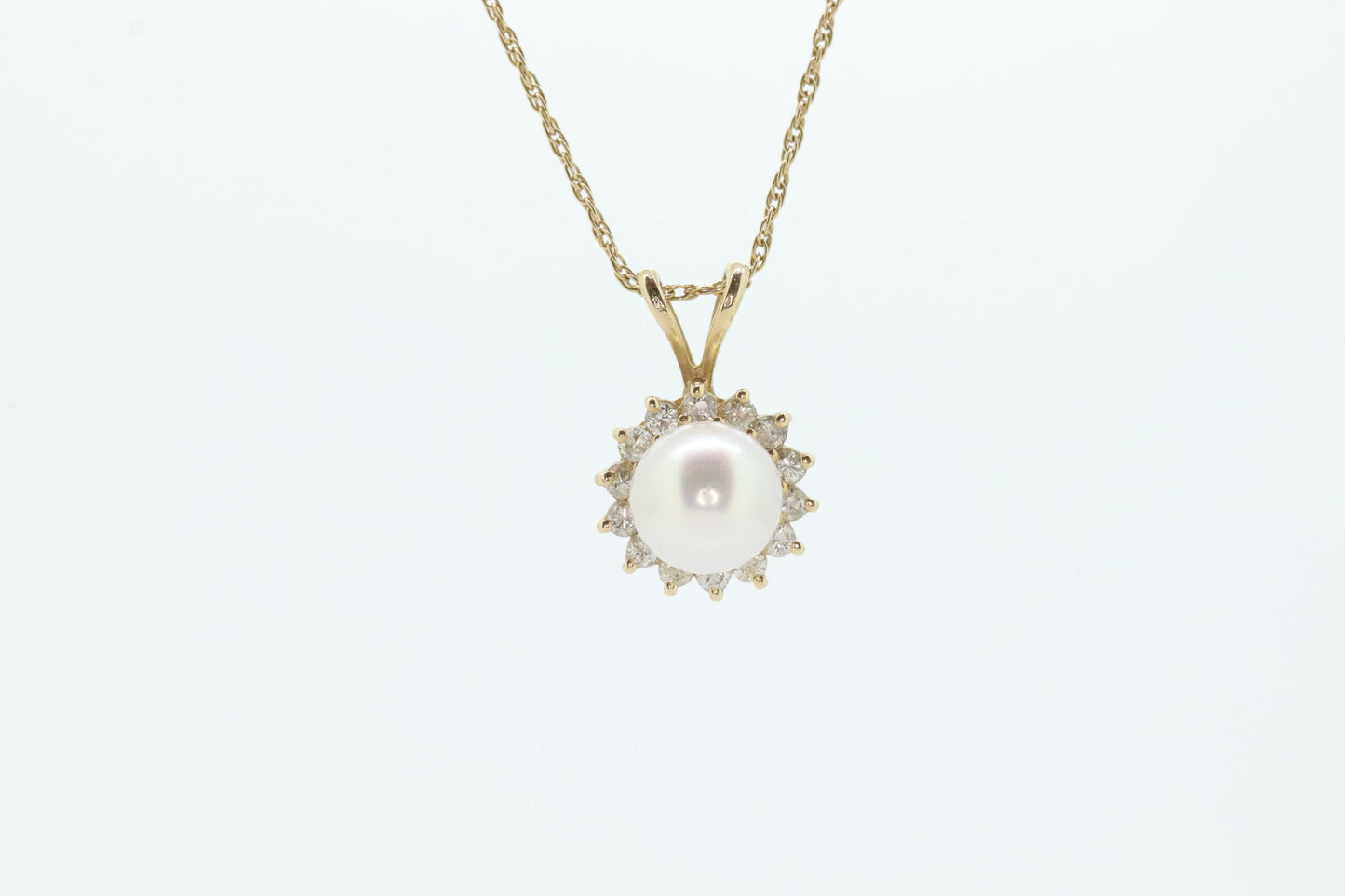 Pearl diamond pendant. 14k Pearl Genuine diamond halo pendant with cable necklace. Pearl Halo pendant Yellow gold. st(92)