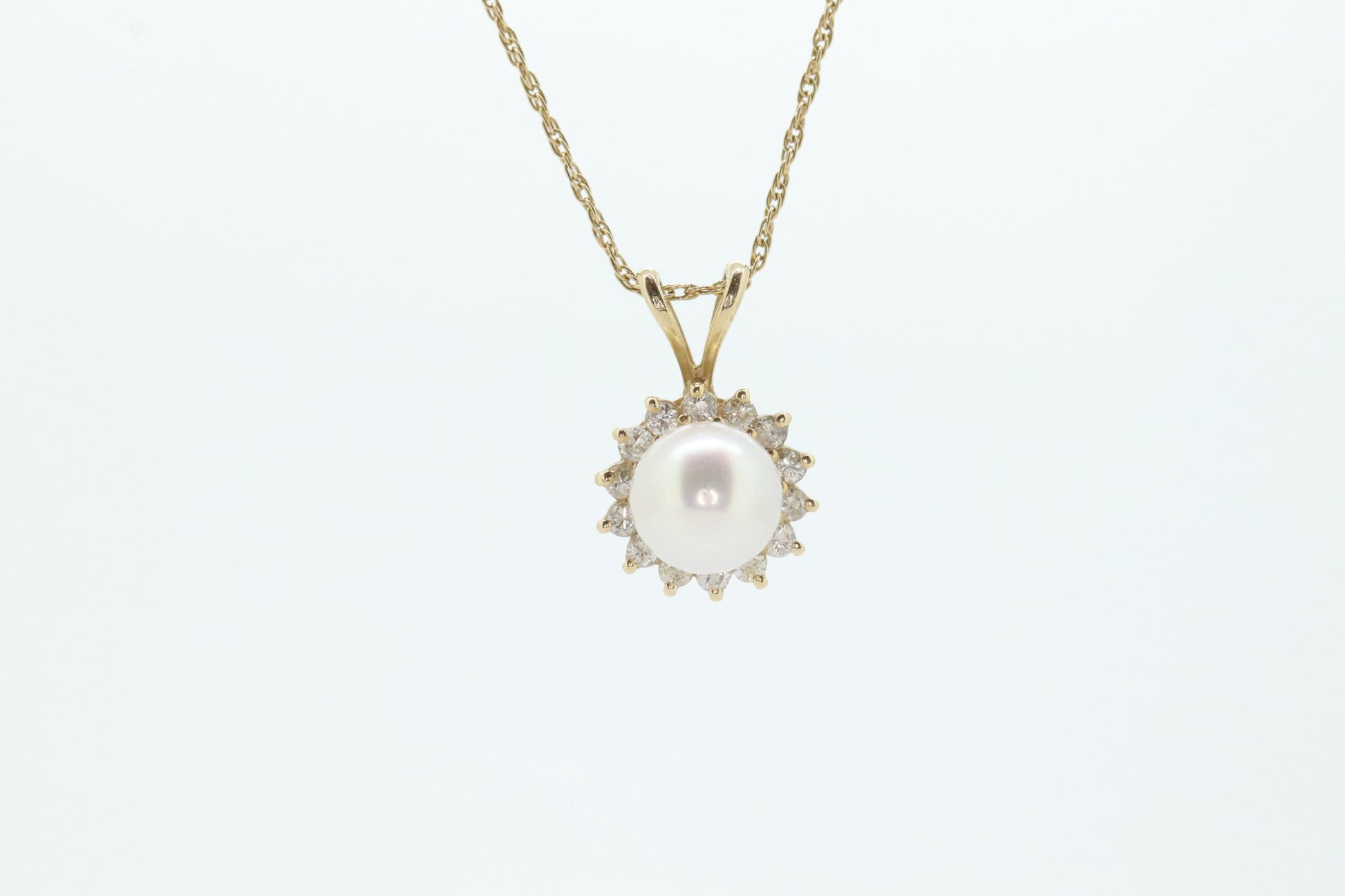 Pearl diamond pendant. 14k Pearl Genuine diamond halo pendant with cable necklace. Pearl Halo pendant Yellow gold. st(92)