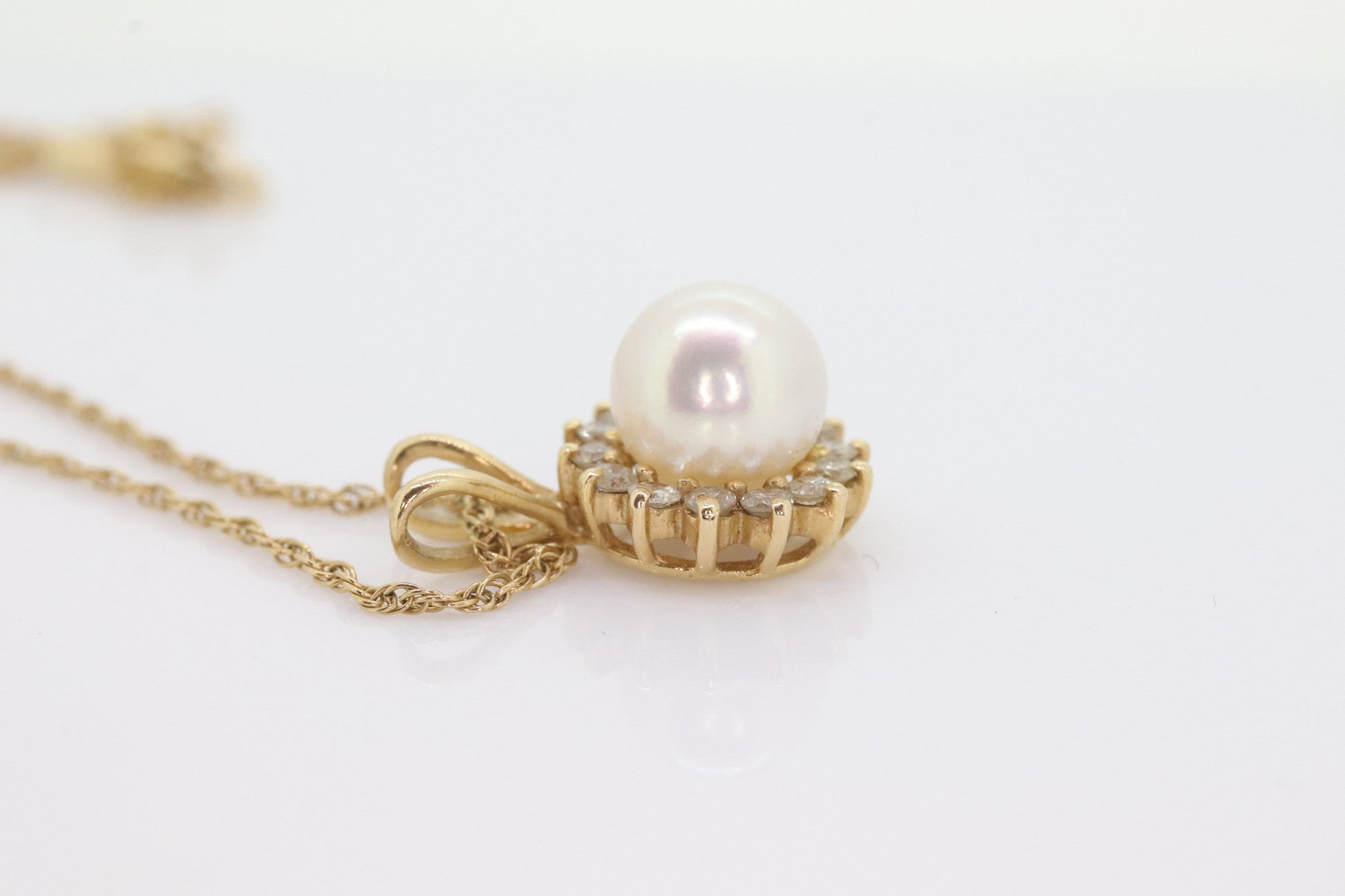 Pearl diamond pendant. 14k Pearl Genuine diamond halo pendant with cable necklace. Pearl Halo pendant Yellow gold. st(92)
