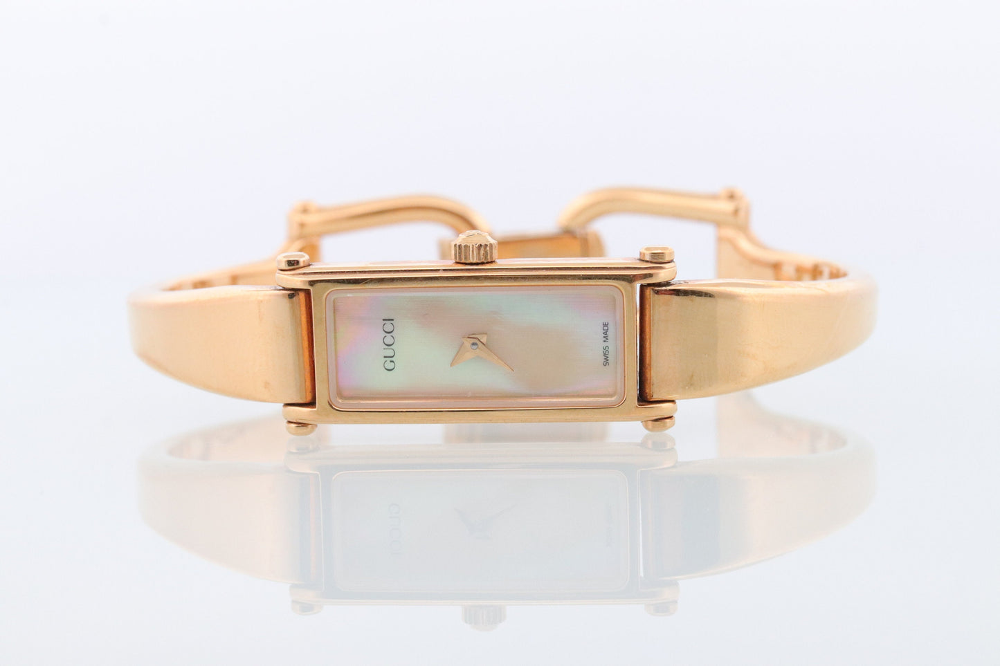 Vintage GUCCI 1500L Quartz Watch Timepiece. Gucci MOP Gold Tone Bangle Wrist Watch Ladies. st(55)