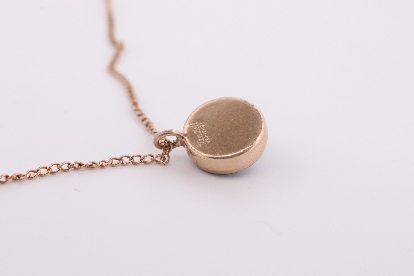 Onyx Pendant. VAN DeLL Gold Filled 1/20th 12k Art Deco Mourning Onyx Pendant for a necklace. Round Onyx Pendant. st(37)