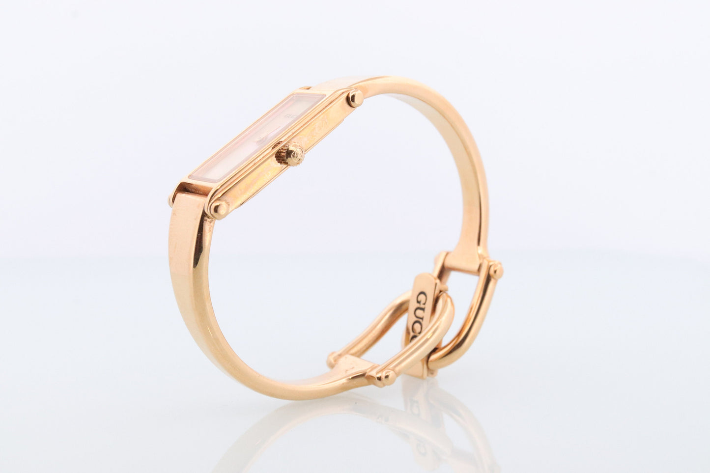 Vintage GUCCI 1500L Quartz Watch Timepiece. Gucci MOP Gold Tone Bangle Wrist Watch Ladies. st(55)