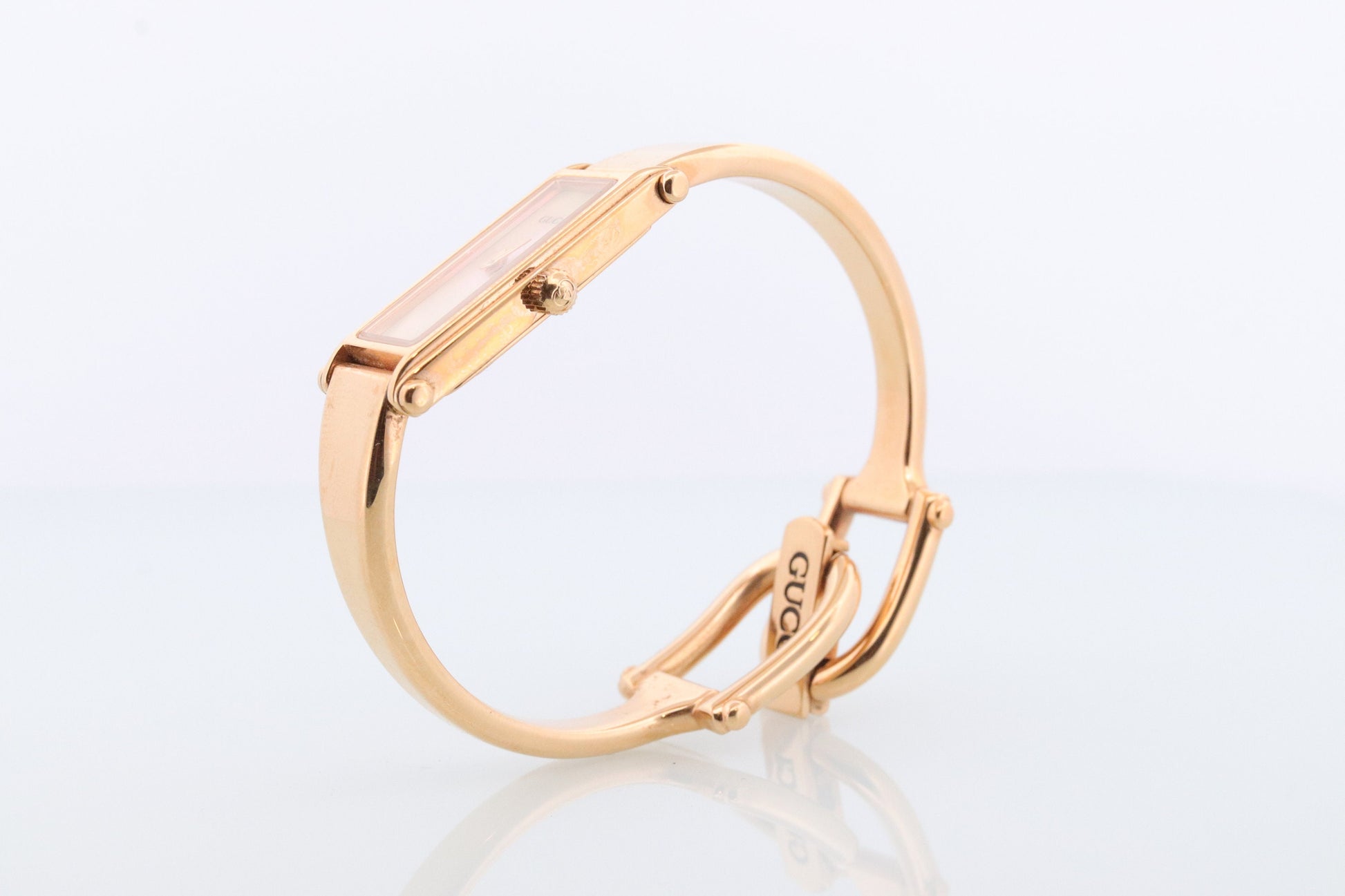 Vintage GUCCI 1500L Quartz Watch Timepiece. Gucci MOP Gold Tone Bangle Wrist Watch Ladies. st(55)