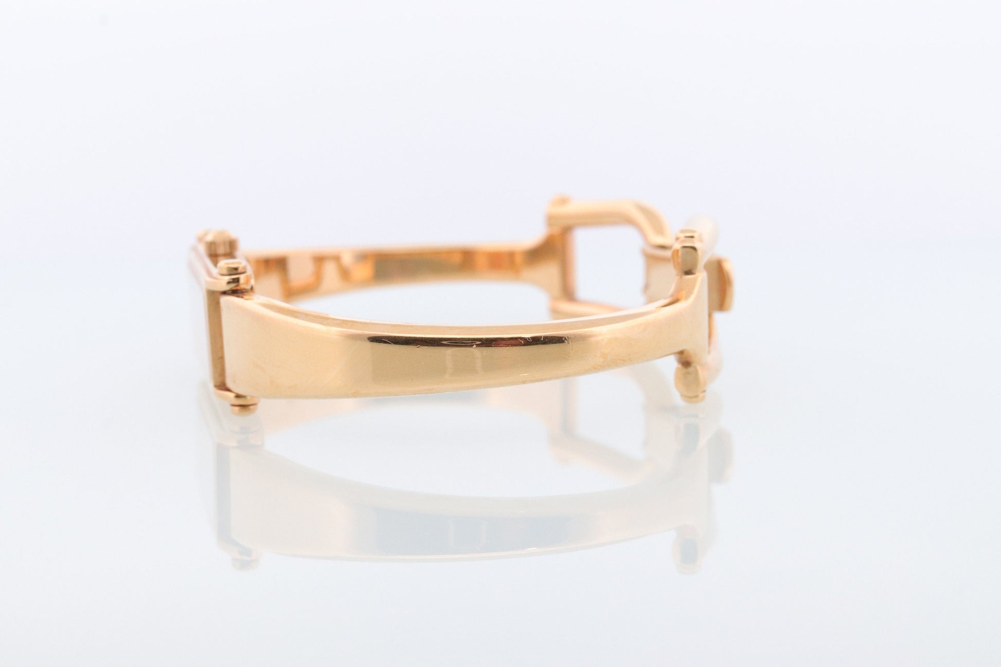 Vintage GUCCI 1500L Quartz Watch Timepiece. Gucci MOP Gold Tone Bangle Wrist Watch Ladies. st(55)