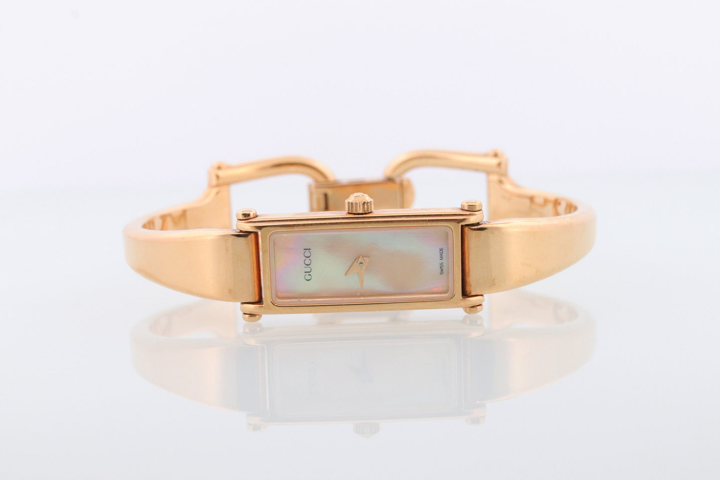 Vintage GUCCI 1500L Quartz Watch Timepiece. Gucci MOP Gold Tone Bangle Wrist Watch Ladies. st(55)