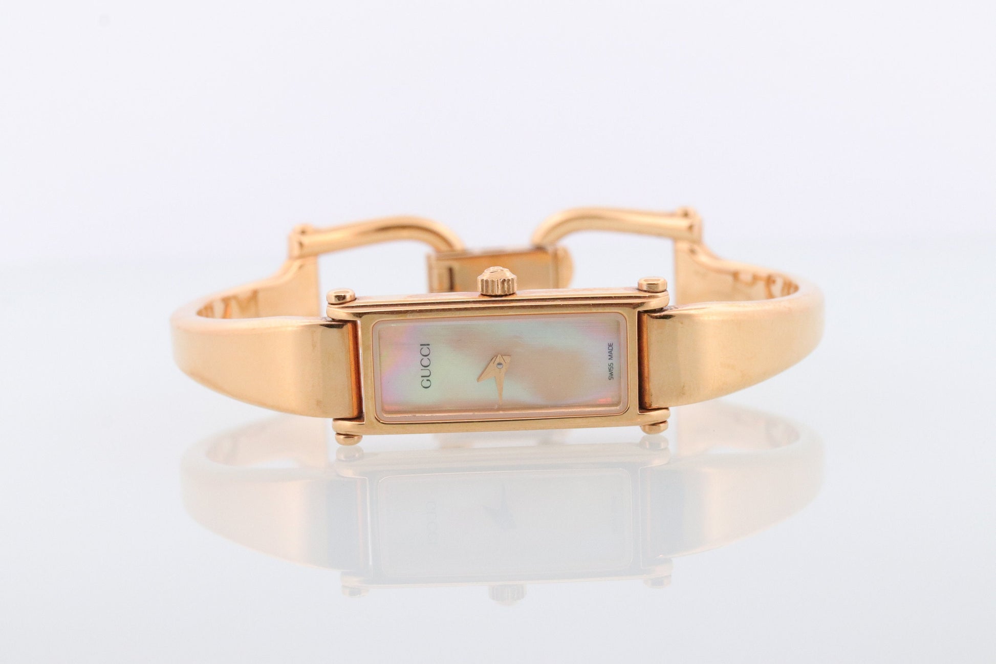 Vintage GUCCI 1500L Quartz Watch Timepiece. Gucci MOP Gold Tone Bangle Wrist Watch Ladies. st(55)