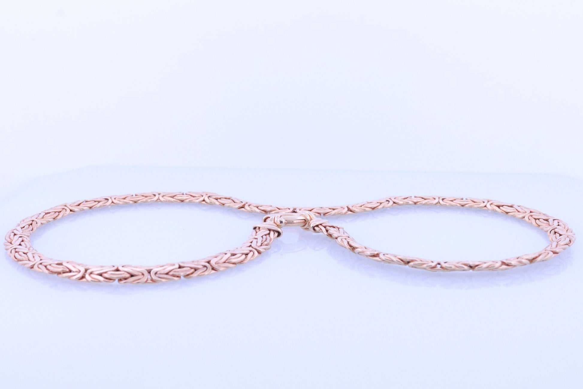 Heavy 14k Byzantine Necklace. 19.3grams 17in length. Flattened Byzantine Necklace. 14k yellow gold ITALY. stock (726)