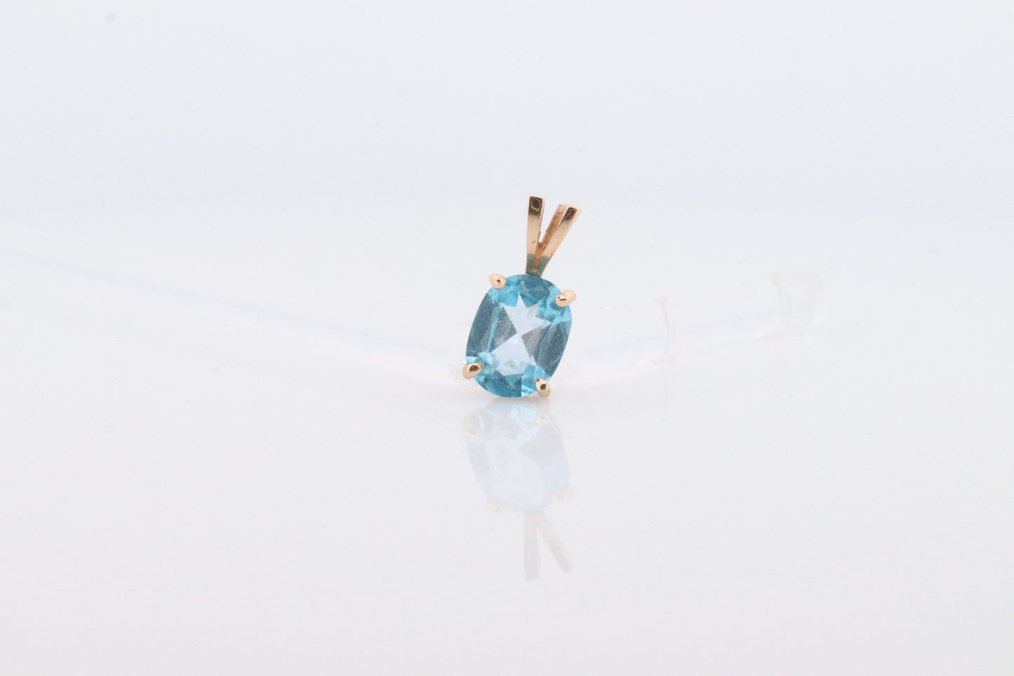 14k Blue TOPAZ Pendant. High quality solitaire oval pendant piece. st(42)