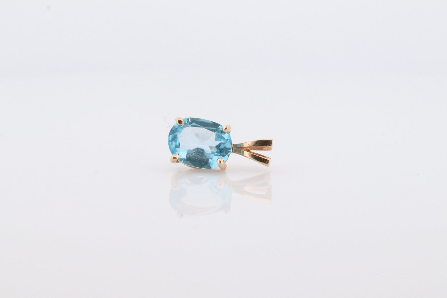 14k Blue TOPAZ Pendant. High quality solitaire oval pendant piece. st(42)