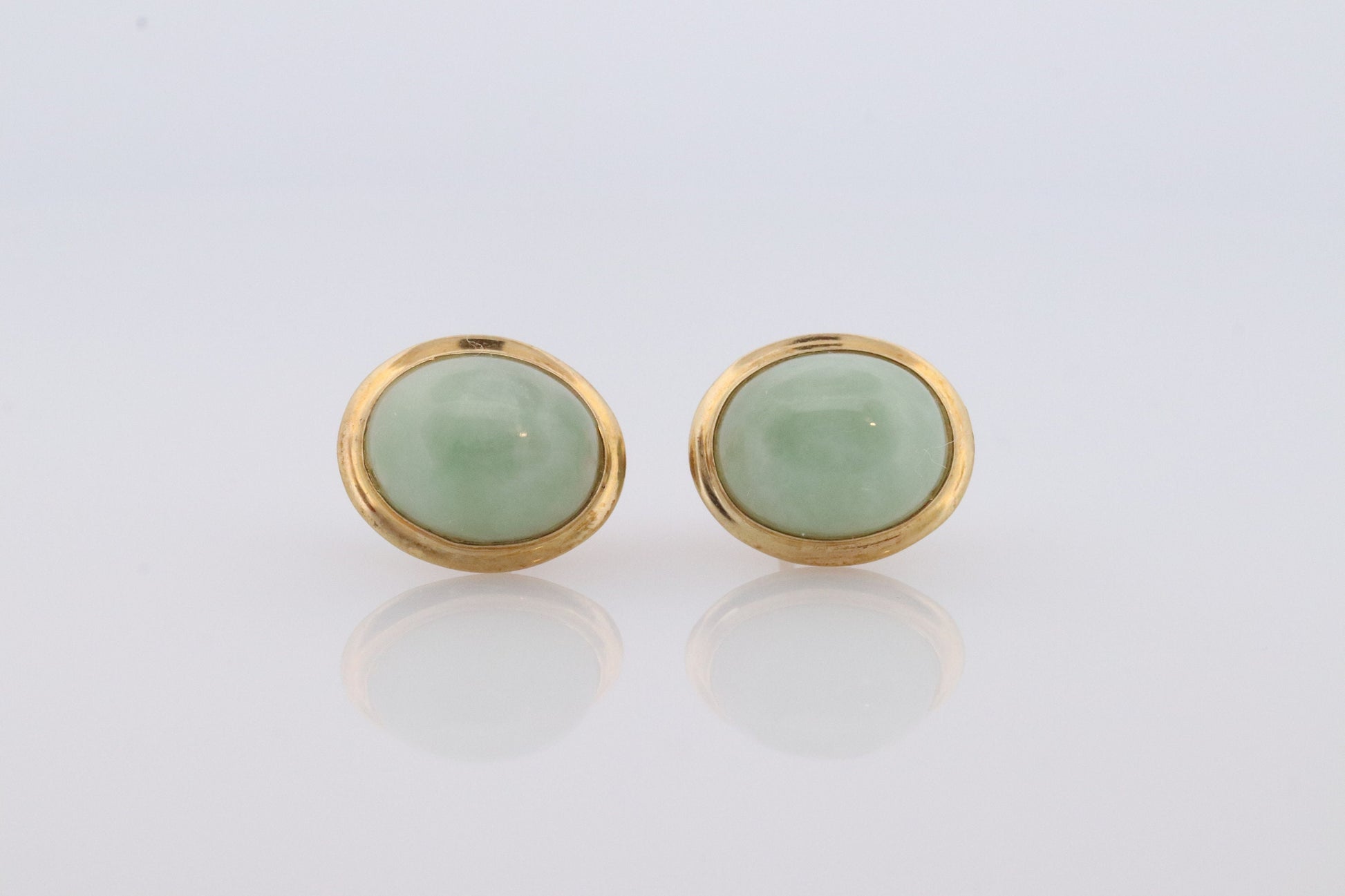 14k Jade stud earrings. Green Translucent Jade bezel set into 14k yellow gold. st(38)