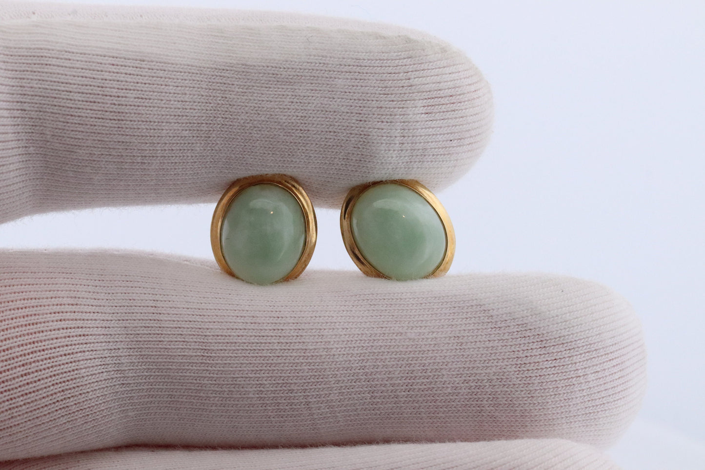 14k Jade stud earrings. Green Translucent Jade bezel set into 14k yellow gold. st(38)