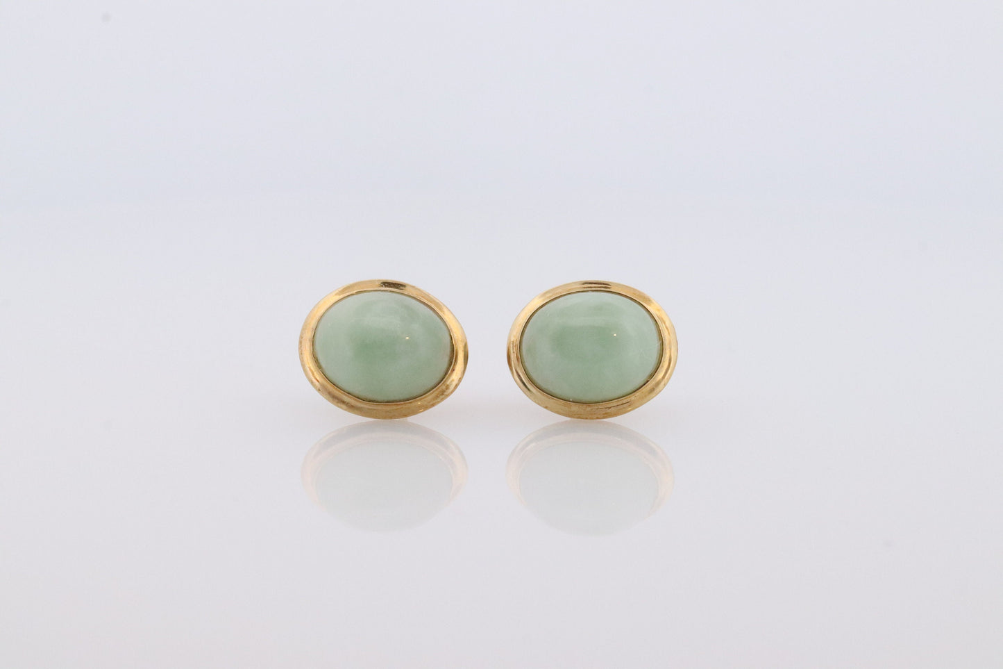 14k Jade stud earrings. Green Translucent Jade bezel set into 14k yellow gold. st(38)