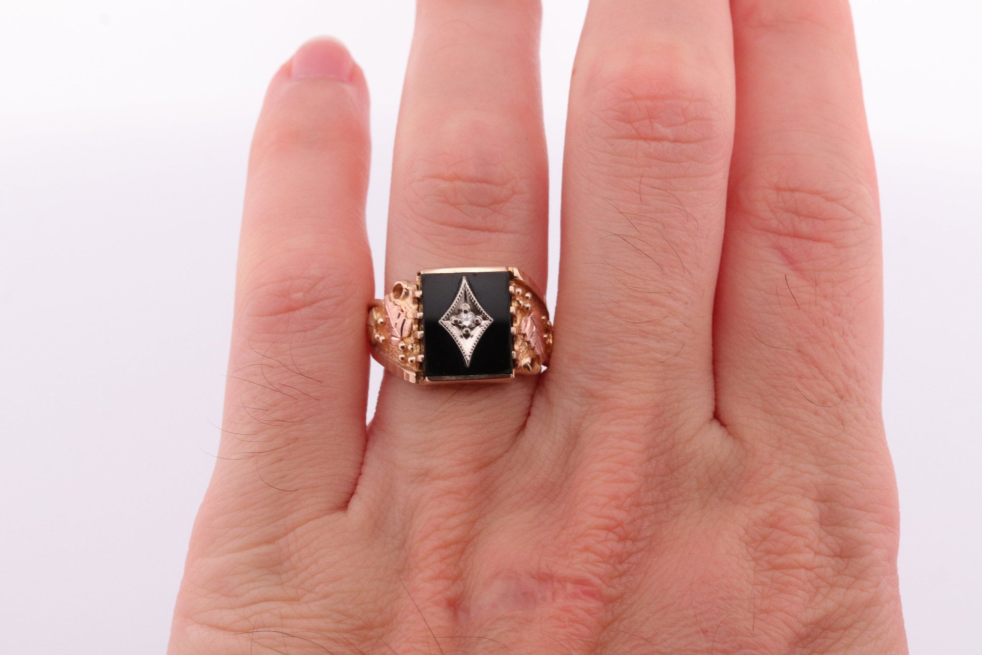 Black Hills Gold Ring. Heavy 10k Diamond and Onyx Black Hills Gold Mens Statement Ring. sz 9.5. st(102)