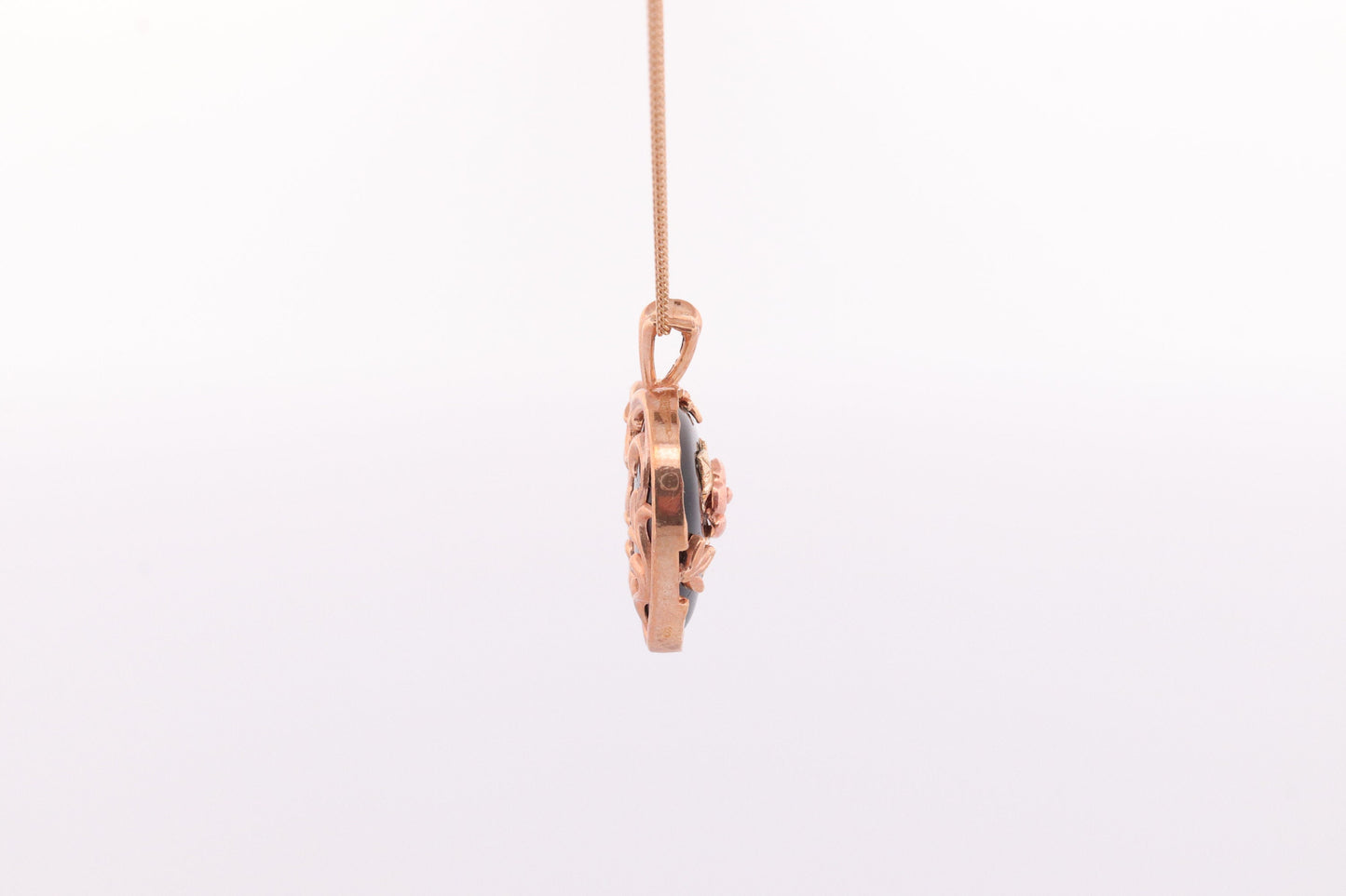 Black Hills Gold Necklace. 10k Heart and Onyx Black Hills Gold Pendant st(60)