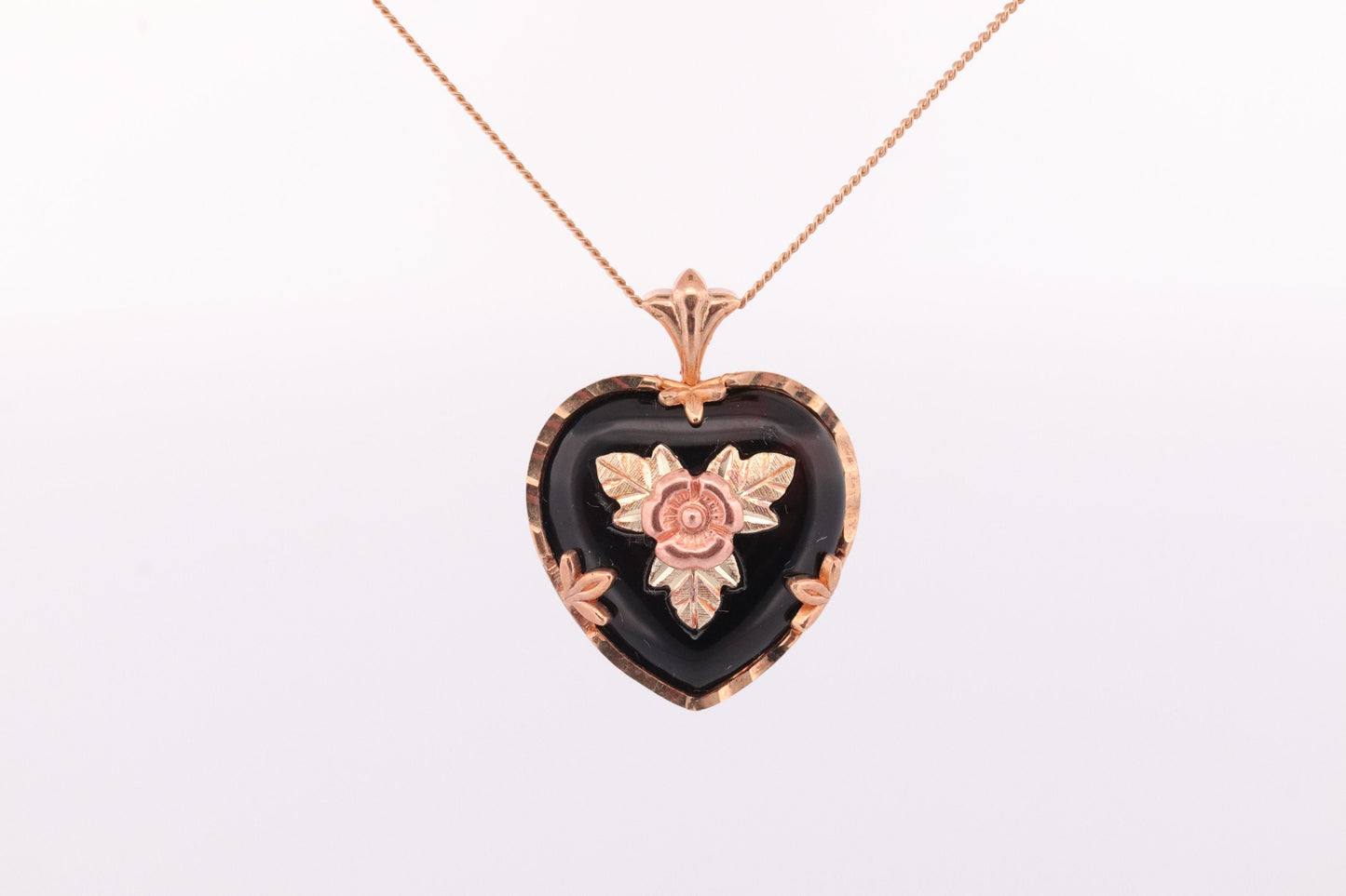 Black Hills Gold Necklace. 10k Heart and Onyx Black Hills Gold Pendant st(60)