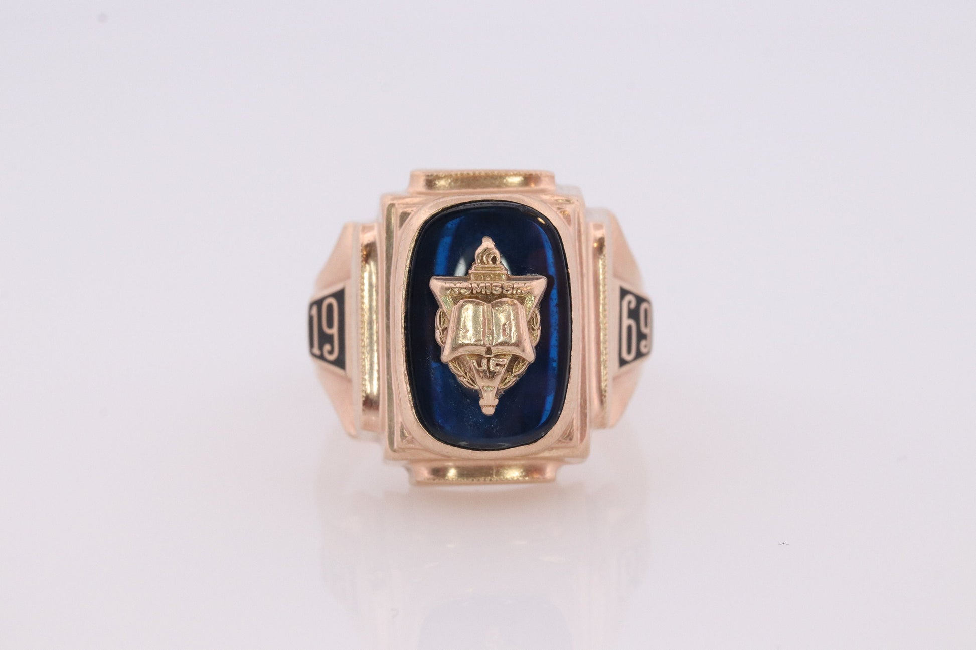 1969 Wyomissing High School Class Graduation ring. 10k Gold with oval Topaz glass solitaire. SCHWEMMER Made st(62)
