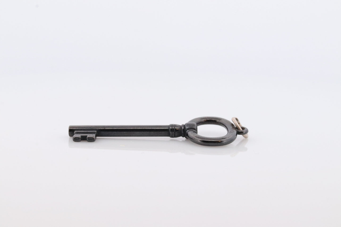 Titanium Tiffany and Co Key Pendant. Solid Pendant Tiffany & Co. st(54)