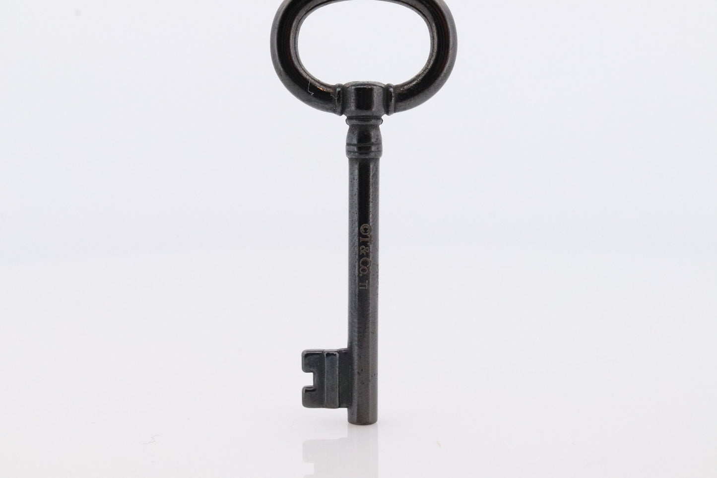 Titanium Tiffany and Co Key Pendant. Solid Pendant Tiffany & Co. st(54)