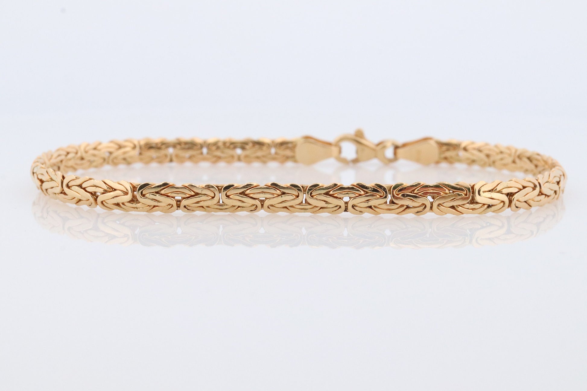 18k Byzantine Bracelet. 18k Yellow Gold Wide Flattened Flat Byzantine Bracelet. 4.2grams 4mm wide. Italy