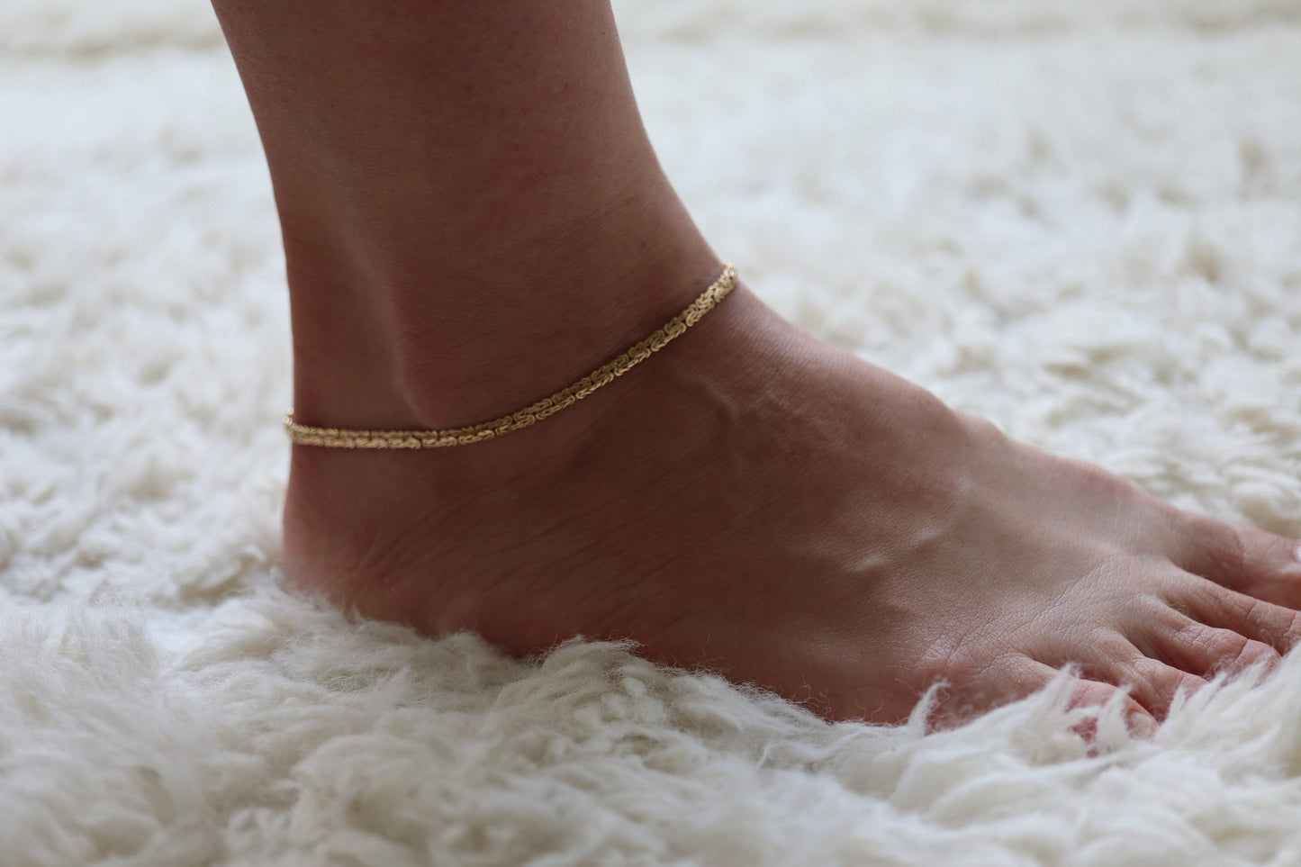 14k Byzantine Anklet. 14k Yellow Gold Wide Flattened Flat Byzantine Long Bracelet Anklet. 3.2grams 4.5mm wide. Italy