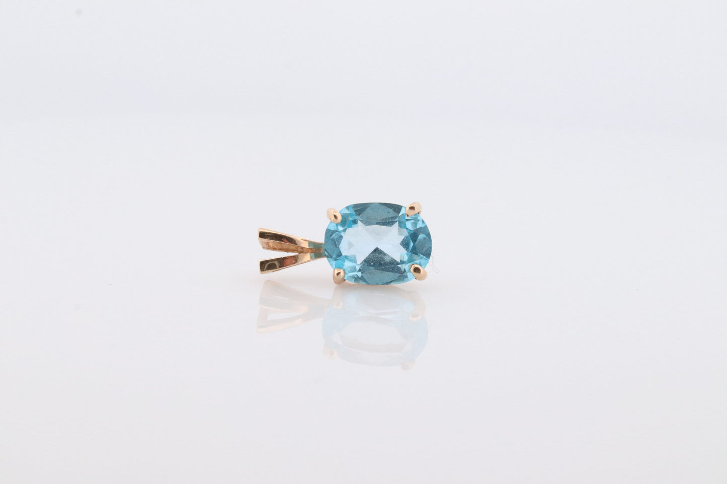 14k Blue TOPAZ Pendant. High quality solitaire oval pendant piece. st(42)