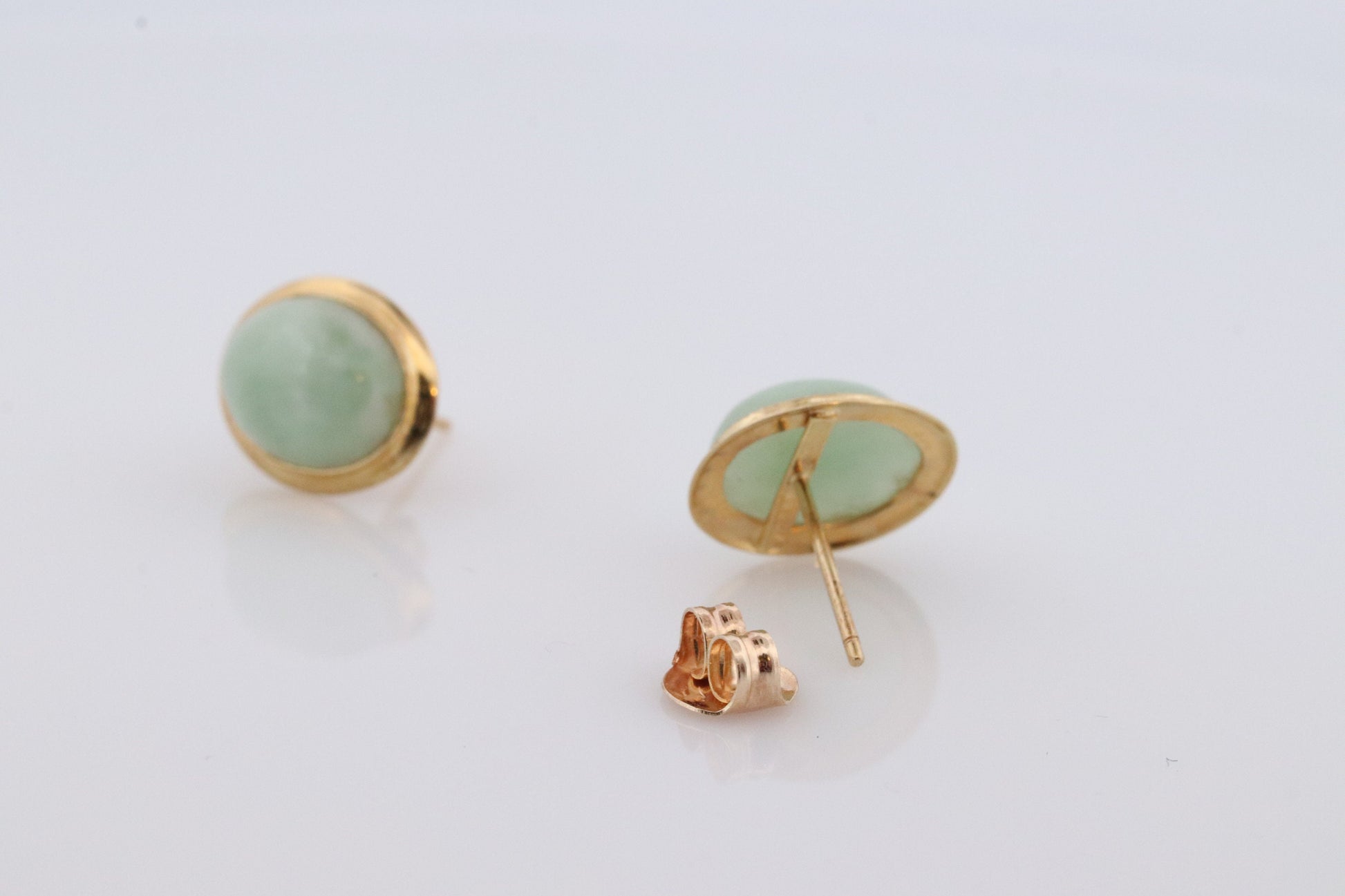 14k Jade stud earrings. Green Translucent Jade bezel set into 14k yellow gold. st(38)