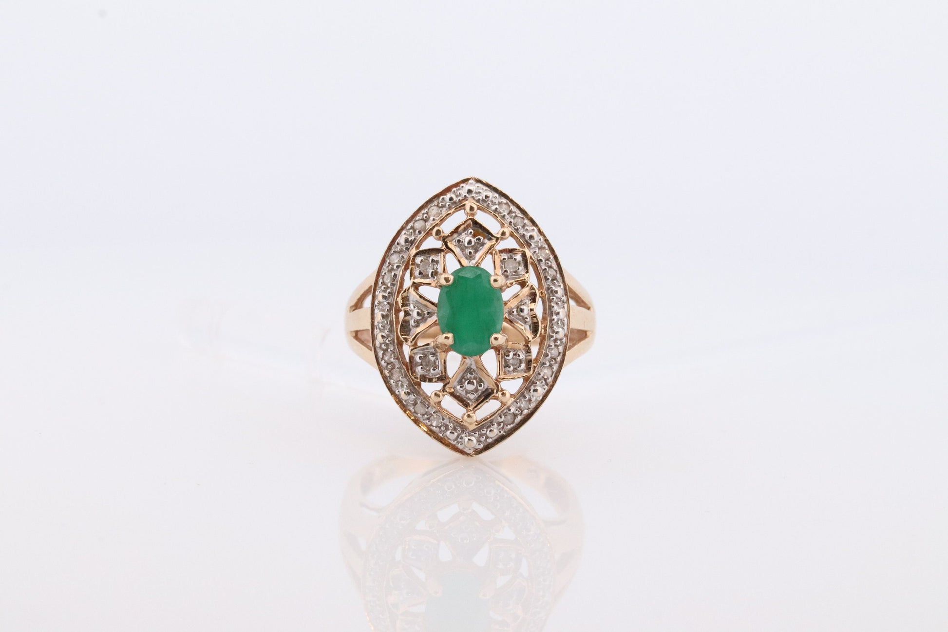 10k Filigree Emerald diamond ornate shield ring. 10k Art Deco diamond ring. Large Shield Filigree ring.