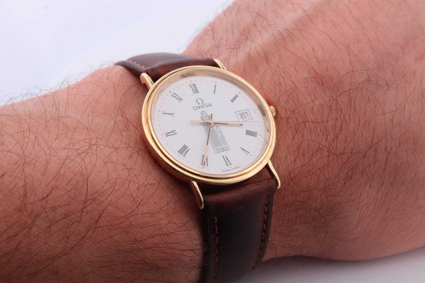 OMEGA Seamaster Jubilee. 18k Yellow Gold Omega Quartz Chicago Tower face. Mens 18k Yellow Gold Watch. Date. Omega Wristwatch