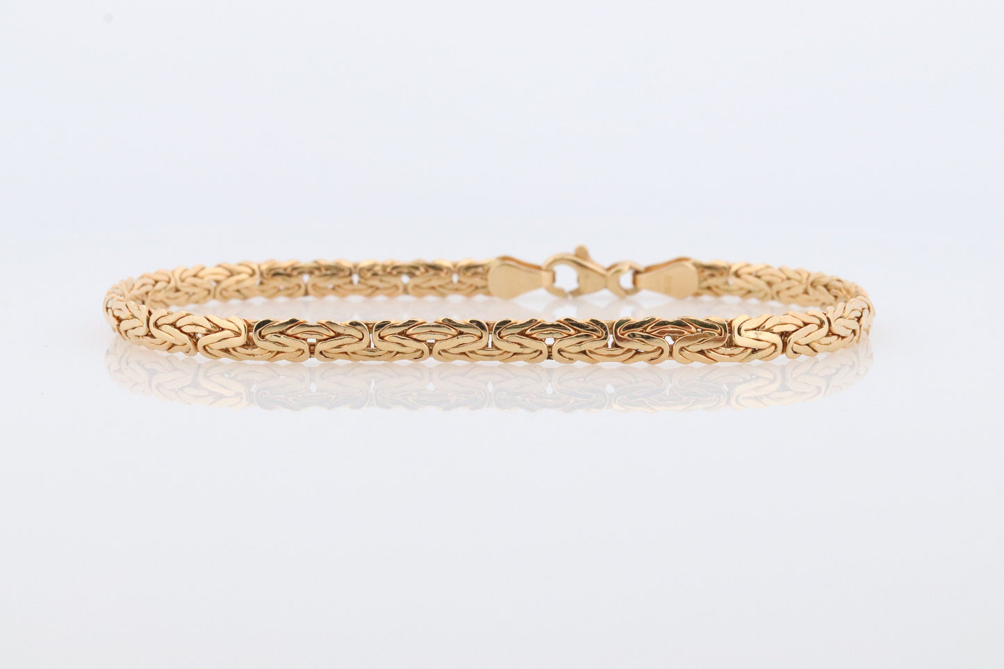 18k Byzantine Bracelet. 18k Yellow Gold Wide Flattened Flat Byzantine Bracelet. 4.2grams 4mm wide. Italy
