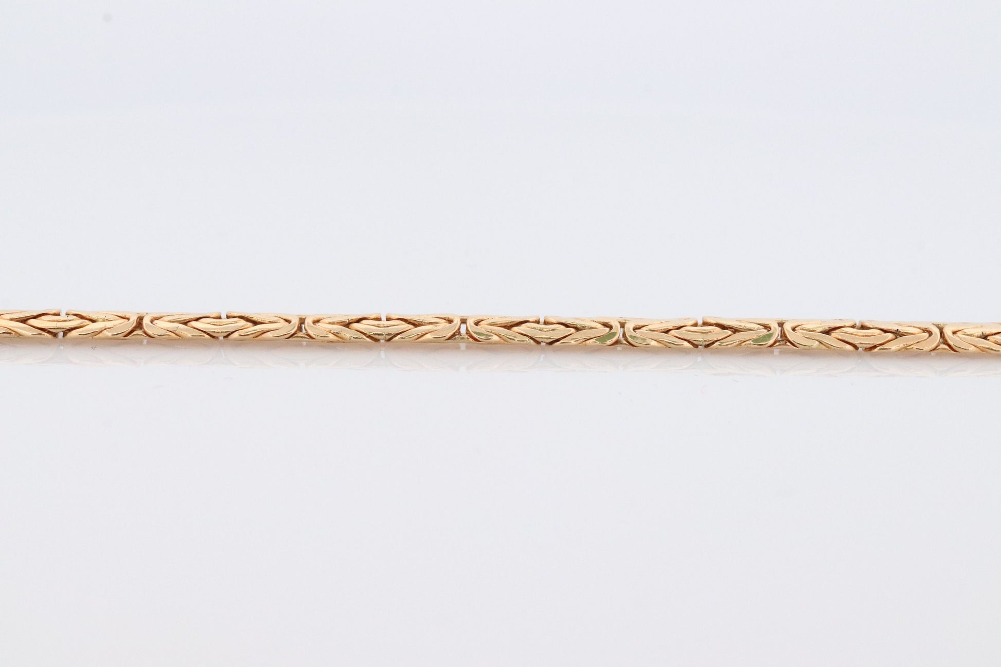 18k Byzantine Bracelet. 18k Yellow Gold Wide Flattened Flat Byzantine Bracelet. 4.2grams 4mm wide. Italy