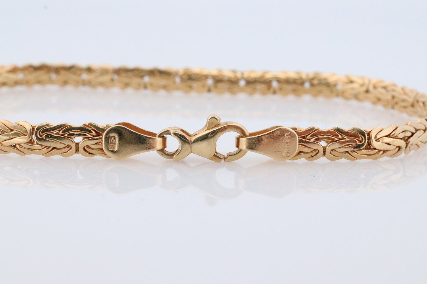 18k Byzantine Bracelet. 18k Yellow Gold Wide Flattened Flat Byzantine Bracelet. 4.2grams 4mm wide. Italy