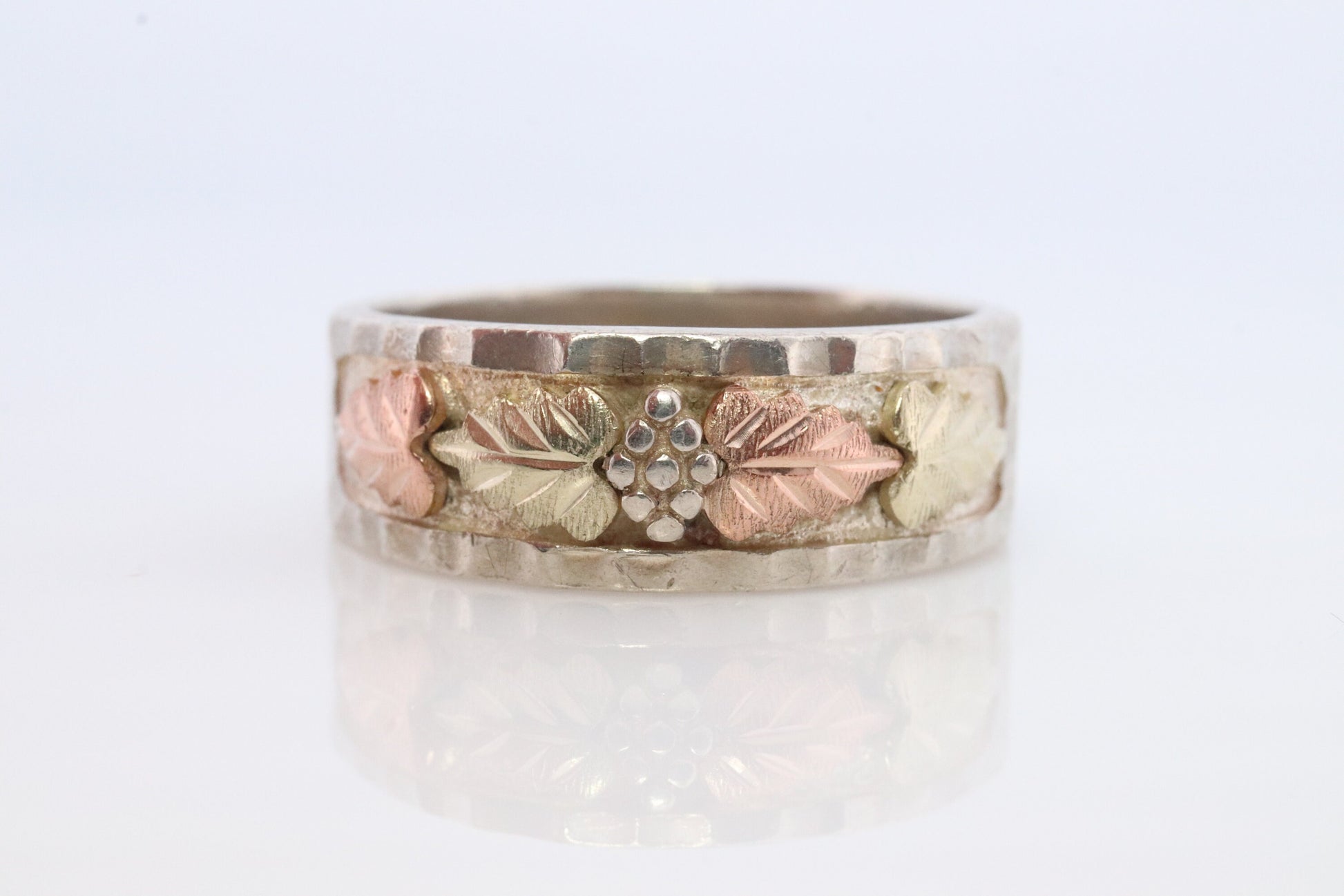 Black Hills Gold Sterling Silver Band. Size 10. 10k 12k Sterling Silver Black Hills Gold Inlays ring.