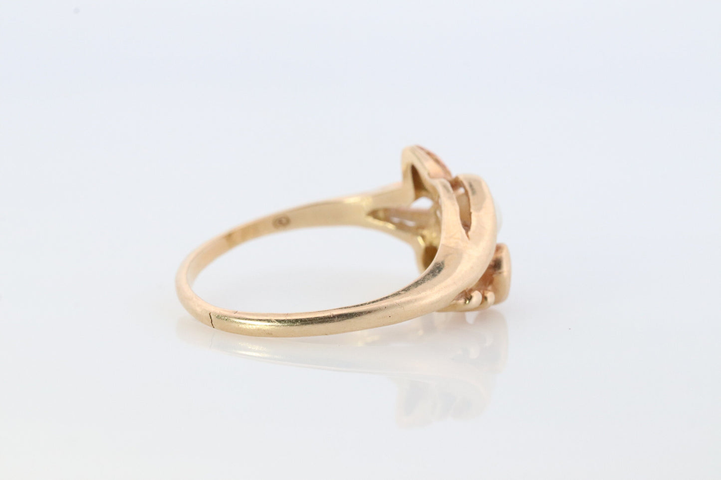 Black Hills Gold Ring with a Pearl. 10k Multi-Tone Black Hills Gold Pearl Ring. Pearl solitaire band.