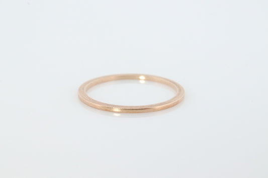 Vintage 10k Yellow Gold Minimalist Band Ring. ULTRA Thin band. 1mm wide. sz6