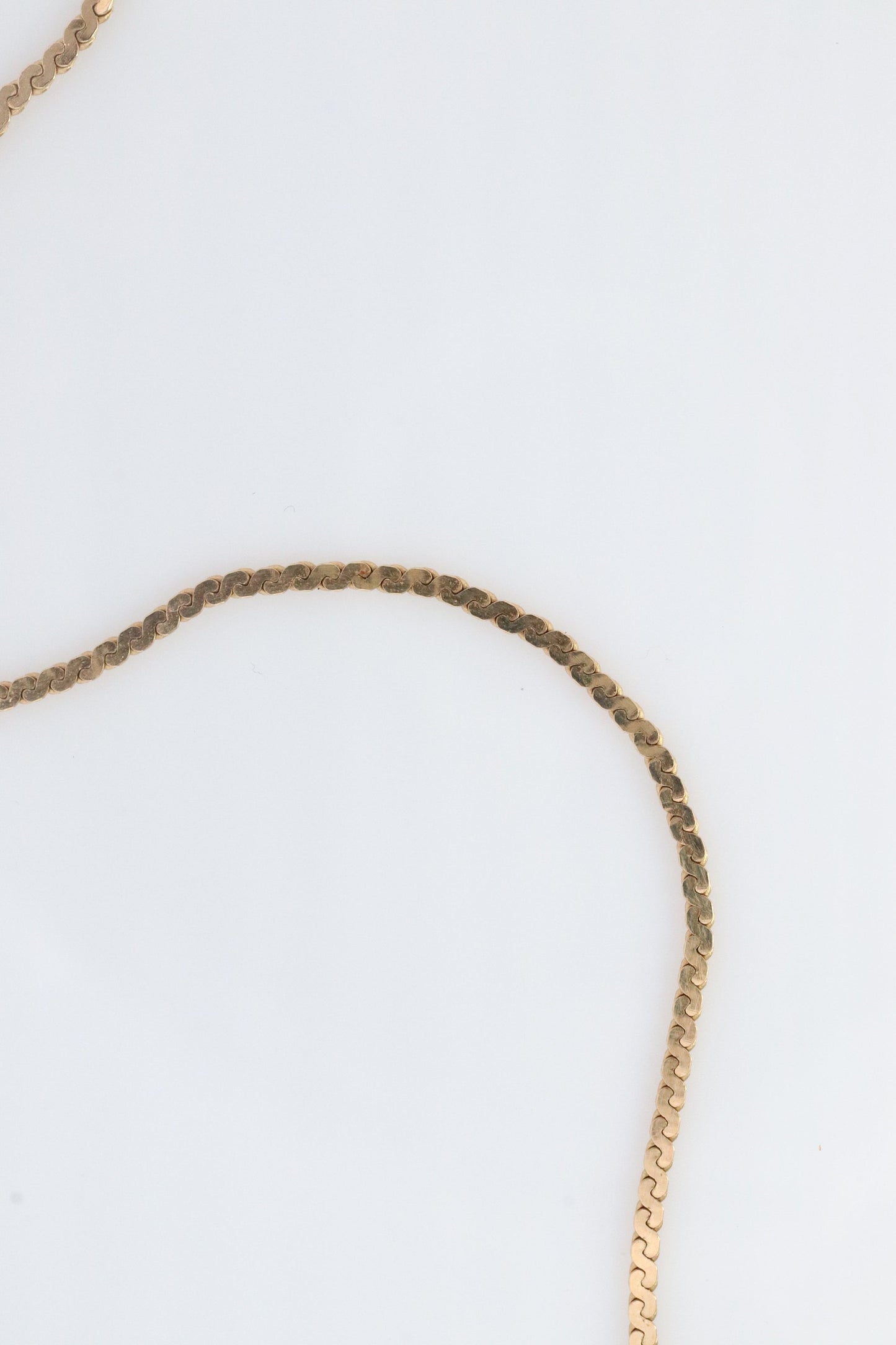 14k S link Serpentine chain necklace. Slink Italy Necklace 1.5mm wide 19in 3.1grams