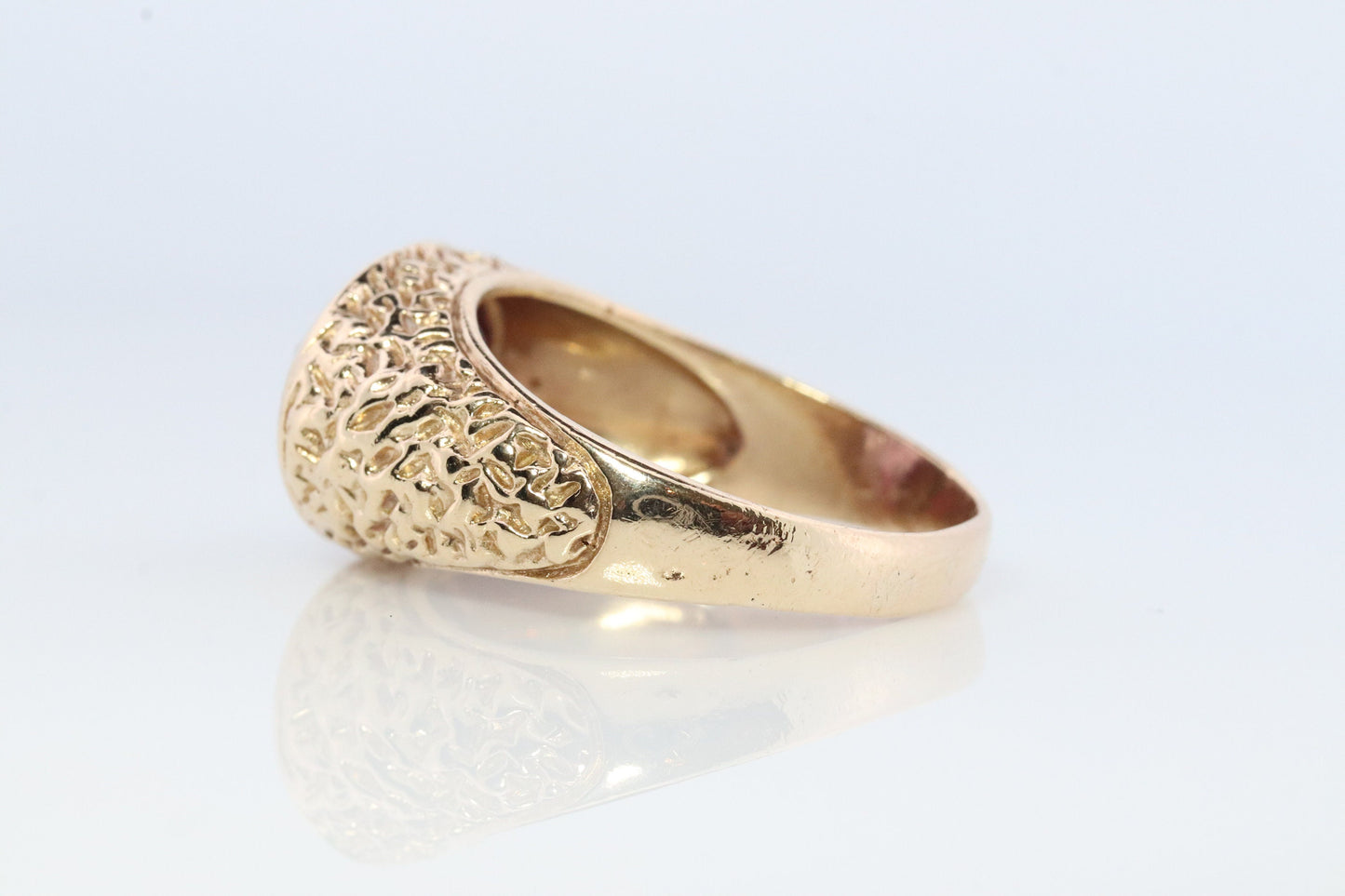 Alexandrite Ring. 14k Gold Heavy Bezel setting oval cabochon faceted ALEXANDRITE ring.