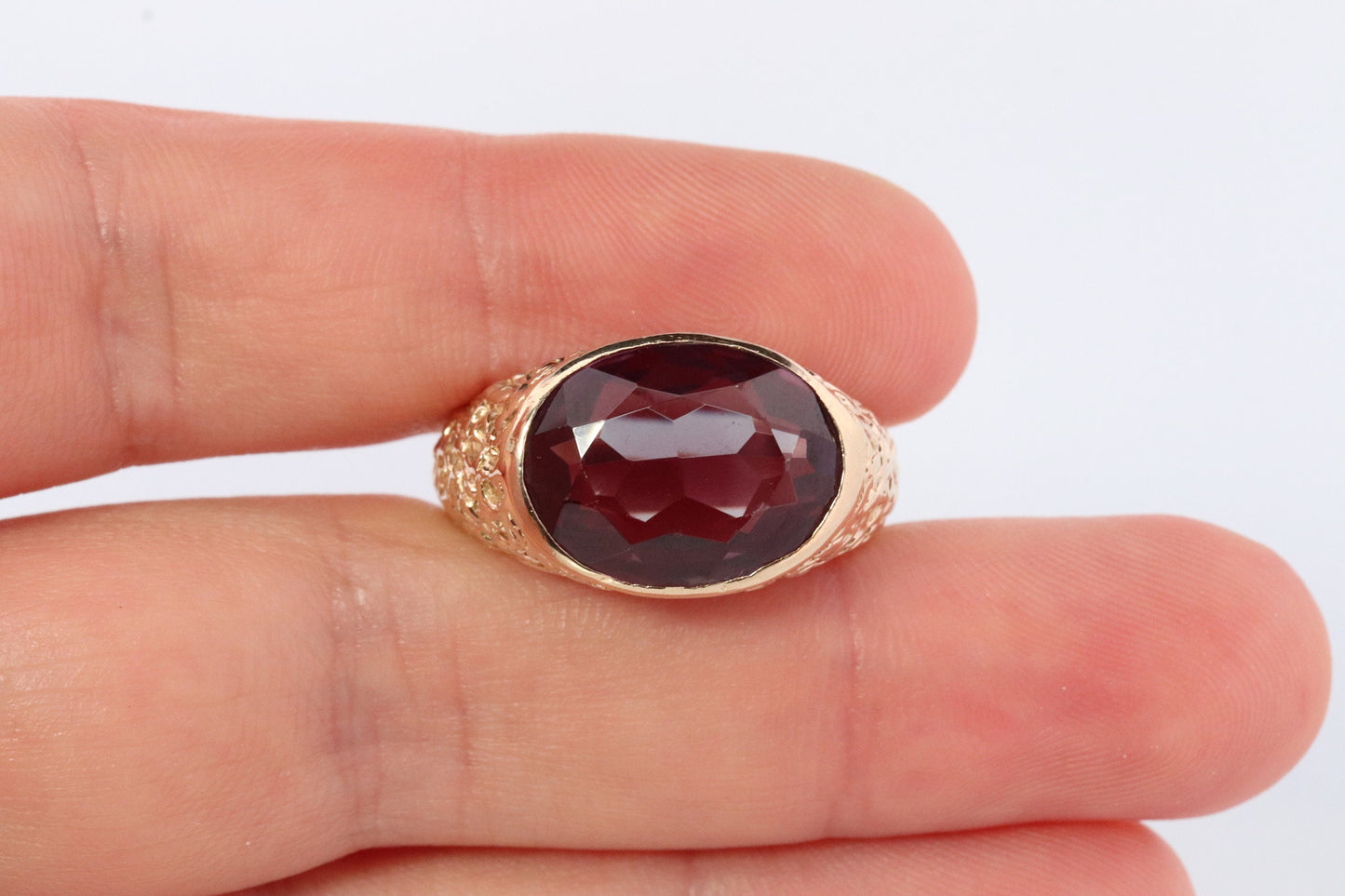 Alexandrite Ring. 14k Gold Heavy Bezel setting oval cabochon faceted ALEXANDRITE ring.