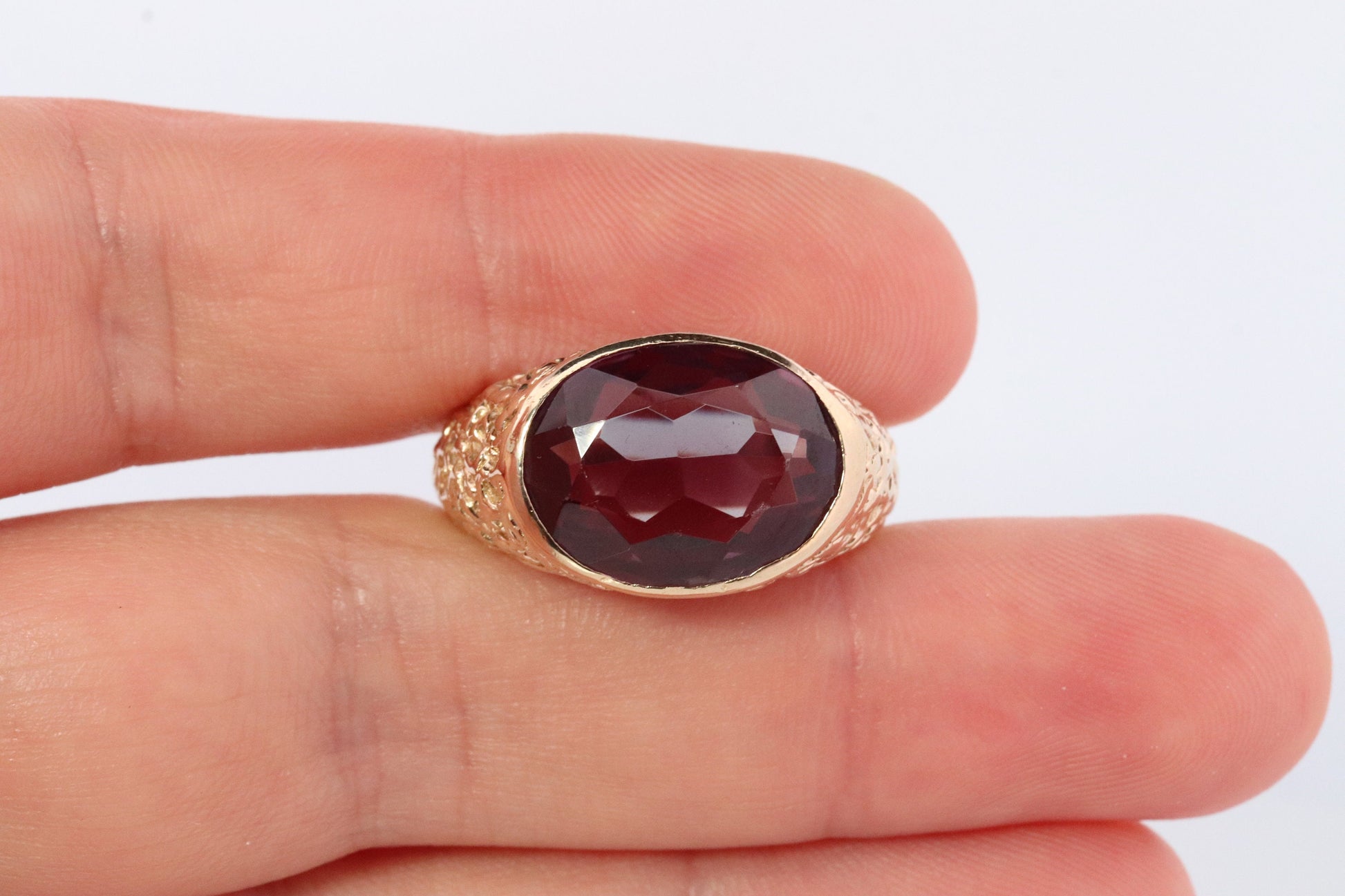 Alexandrite Ring. 14k Gold Heavy Bezel setting oval cabochon faceted ALEXANDRITE ring.